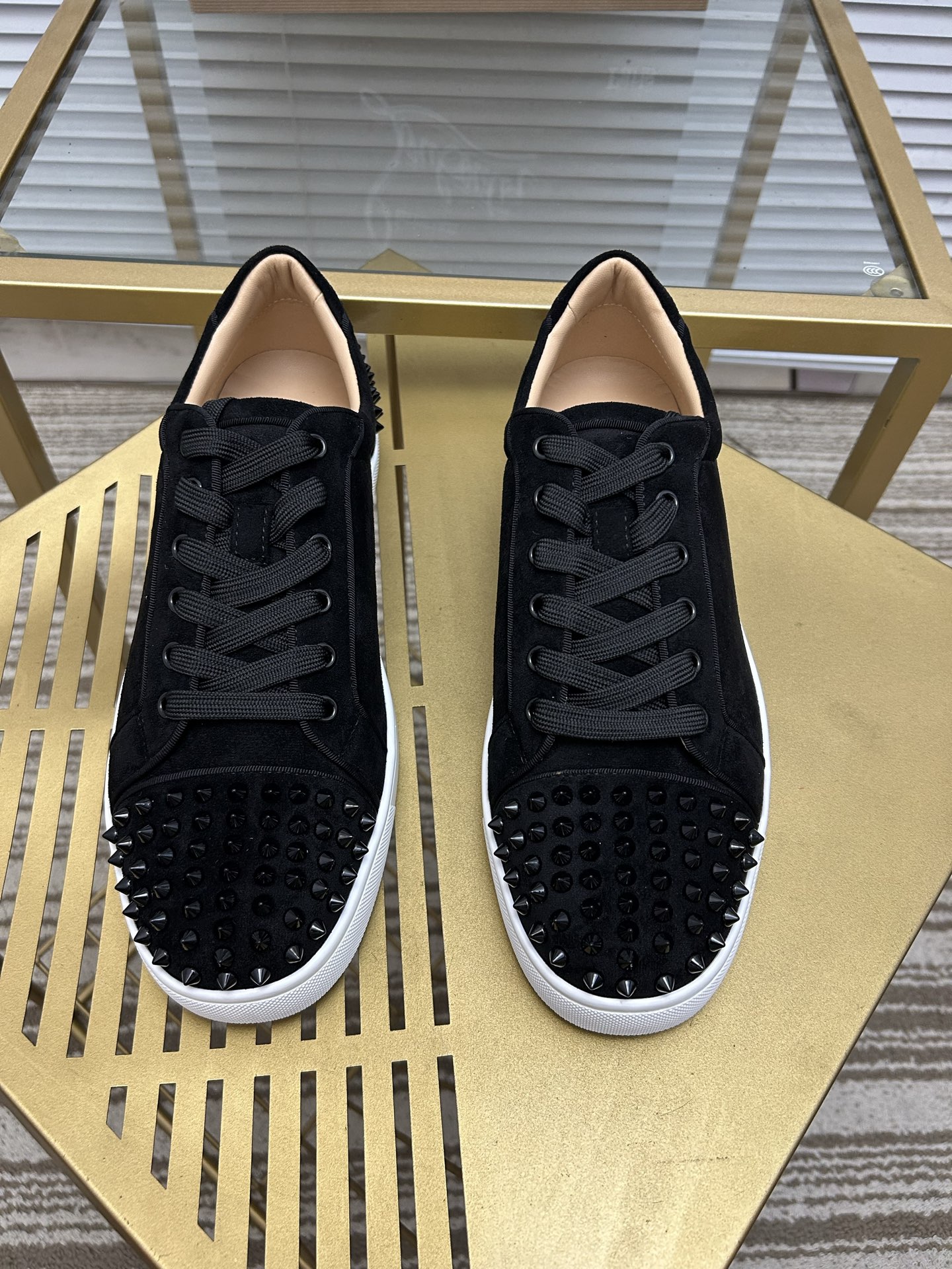 NO:556062,(Customized model) christian louboutin (CL red sole shoes) counter series, casual sneakers for couples, exclusive hot model release event, latex foot pads, finished outsole sewing line [satisfied] female 35-40# male 38#-46, global supply [top version] original imported genuine leather upper, top original leather lining, original molded tpu outsole, original 1:1 detail processing, original shoe last,,, christian louboutin19860909(定做款)christian louboutin（CL红底鞋）专柜系列,情侣休闲板鞋  独家热款发布活动乳胶垫脚成品大底车线[得意]女35-40#男38#-46,全球供货【顶级版】原版进口真皮鞋面,顶级原版皮内里,原版开模tpu大底,原版1:1细节处理,原版鞋楦,,,christian louboutin,Men's shoes