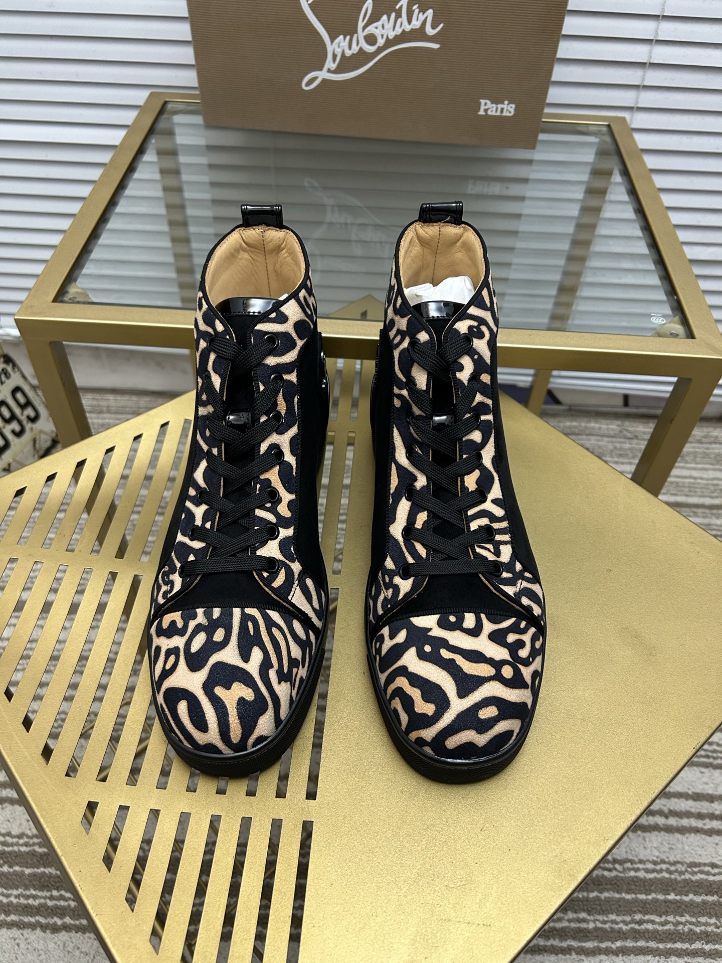 NO:588403,(Customized model). christian louboutin (CL red sole shoes) counter series, casual sneakers for couples, exclusive hot model release event, latex foot pads, finished outsole stitching [satisfied] female 35-40# male 38#-46, global supply [top version] original imported genuine leather upper, top original leather lining, original molded tpu outsole, original 1:1 detail processing, original shoe last,,, christian louboutin19860909(定做款).christian louboutin（CL红底鞋）专柜系列,情侣休闲板鞋  独家热款发布活动乳胶垫脚成品大底车线[得意]女35-40#男38#-46,全球供货【顶级版】原版进口真皮鞋面,顶级原版皮内里,原版开模tpu大底,原版1:1细节处理,原版鞋楦,,,christian louboutin,Men's shoes