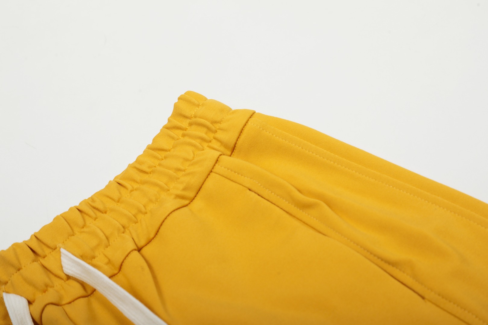 Ralf Lauren’s High-Quality Leisurewear Collection with Classic Foundation in Various Colors - 图片 4