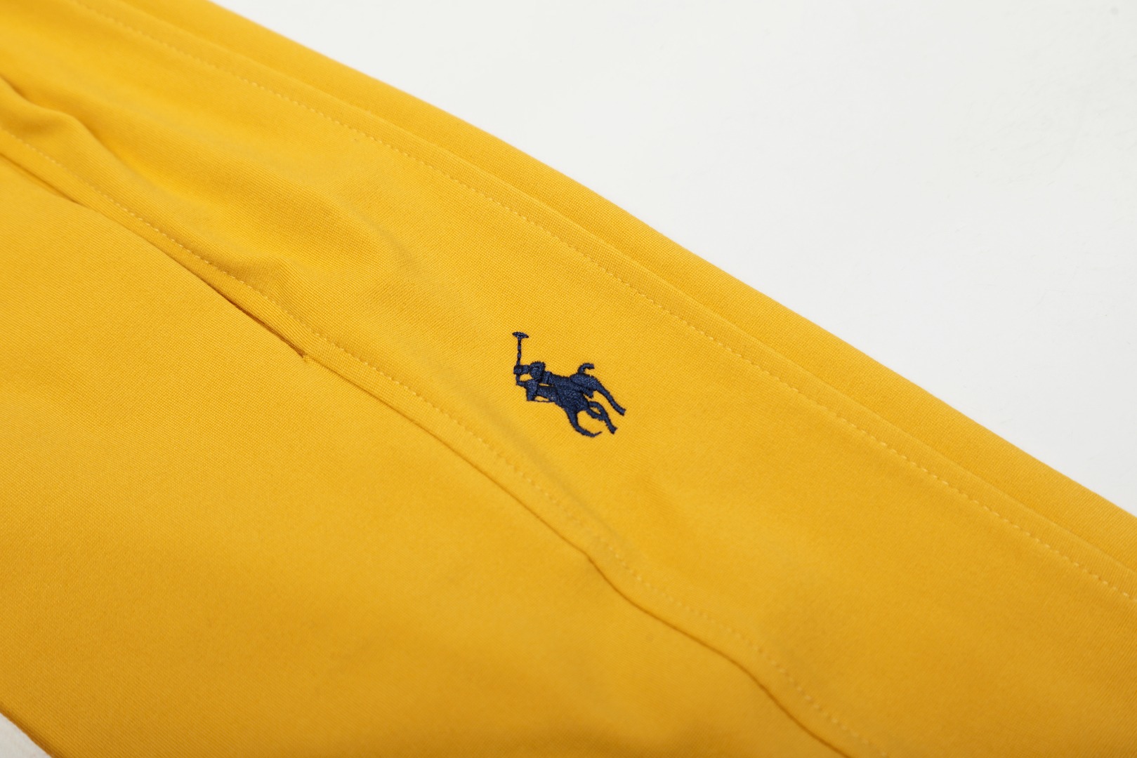 Ralf Lauren’s High-Quality Leisurewear Collection with Classic Foundation in Various Colors - 图片 5