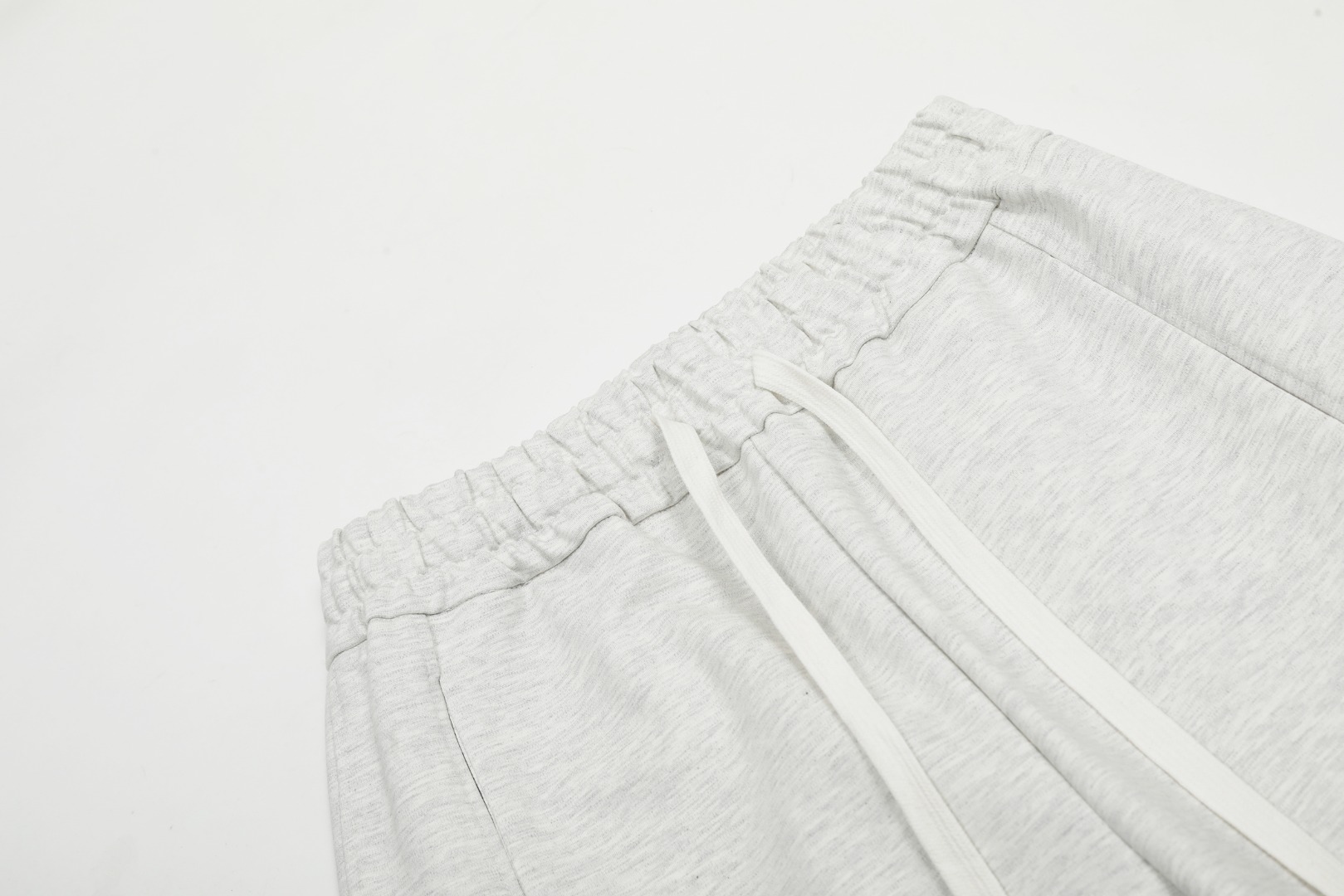 Ralf Lauren’s High-Quality Leisurewear Collection with Clean-Coloured Pony Logo - 图片 3
