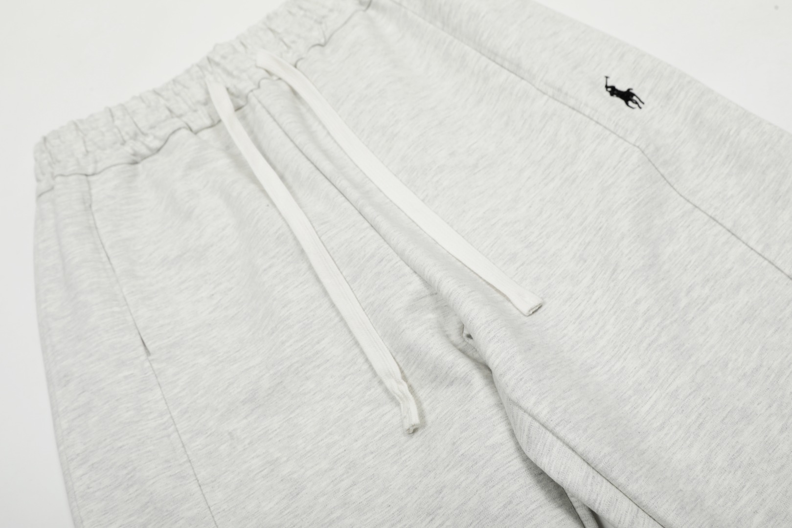 Ralf Lauren’s High-Quality Leisurewear Collection with Clean-Coloured Pony Logo - 图片 5