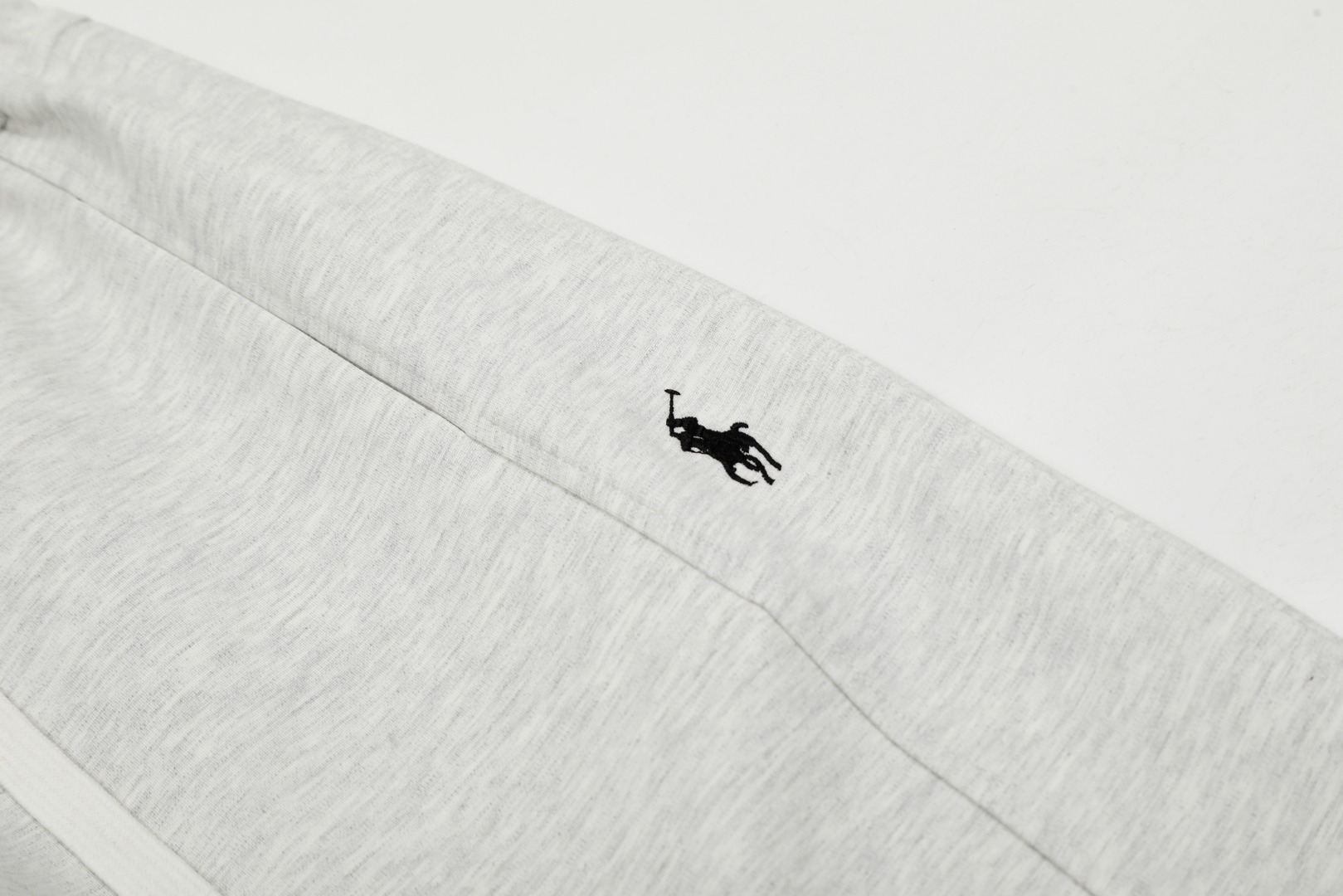 Ralf Lauren’s High-Quality Leisurewear Collection with Clean-Coloured Pony Logo - 图片 6