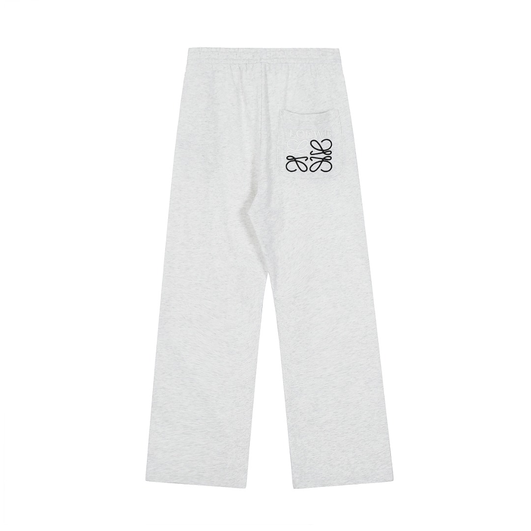 P115 「顶级品质」
【Loewe/罗意威 拼色刺绣刺绣logo简约休闲阔腿长裤】 
✅Loewe/罗意威 经典基础拼接色刺绣男女同款百搭阔腿情侣长裤
✅高品质纯棉毛圈面料 厚度适中
✅版型修身显个子 穿搭宽松舒适无压力
✅上身简约易搭 ootd必备款  好看的衣服从不挑人 情侣衣柜必入推荐
尺码：S-L 
颜色：
花灰
黑色