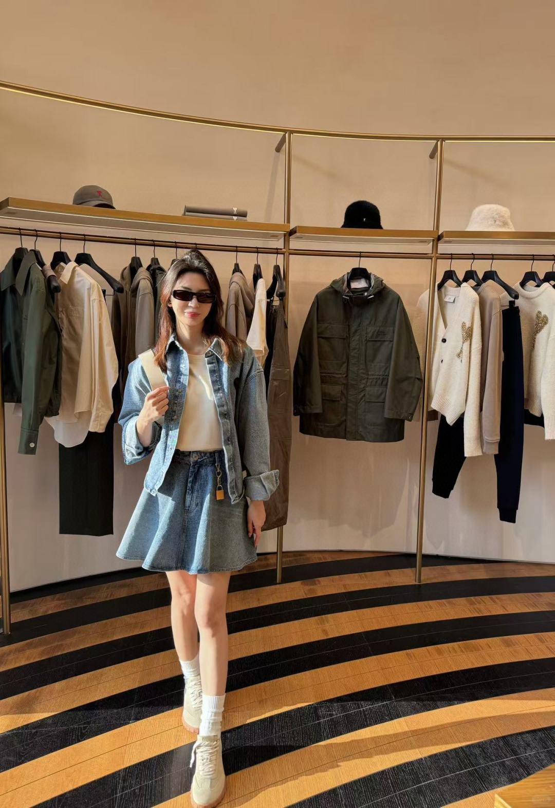 High-Quality Women’s Cowboy Suit with Ami Amy Branding in Deep Blue - 图片 6