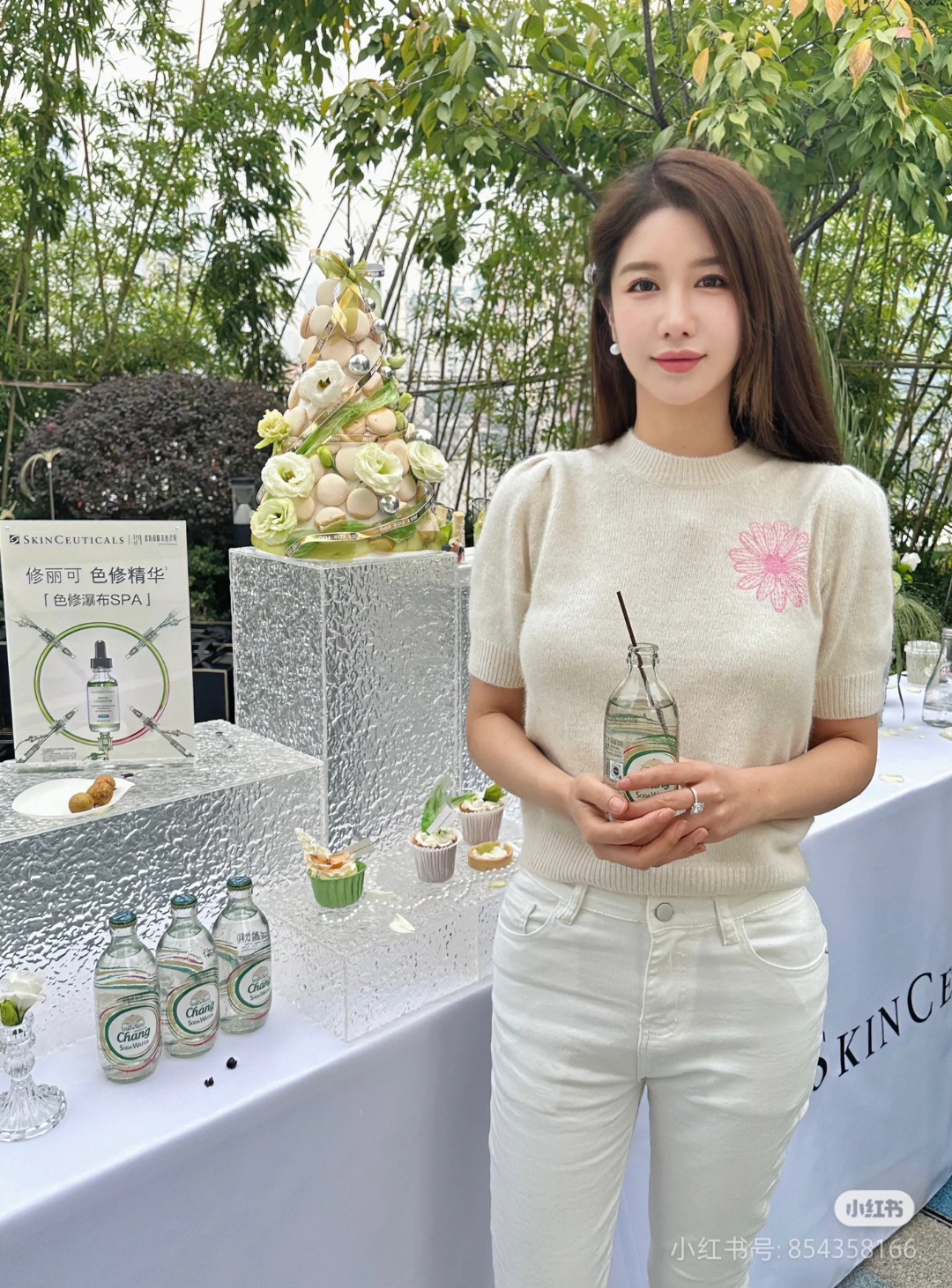 「顶级品质」 款号:MD001#(全年不下架) 【Mardi Mercredi/玛尔迪 圆领小雏菊刺绣logo针织短袖】 ✅Mardi Mercredi/玛尔迪马海毛羊毛混纺渐变色女神款针织短袖 ✅主供平台直播 批发实体 缺货即补 不下架 ✅ZP品质1:1打版 马海毛羊毛混纺毛料 柜台品质 ✅细节品质全广州独一家 进口品质棉纱 主打高端 性价比 好品质无需多说 ✅胸口高密度雏菊刺绣 版型还原原单 宽松舒适无压力 ✅上身简约易搭 女神ootd必备款 好看的衣服从不挑人 女神衣柜必入推荐 颜色: 灰色 米杏 紫色 蓝色