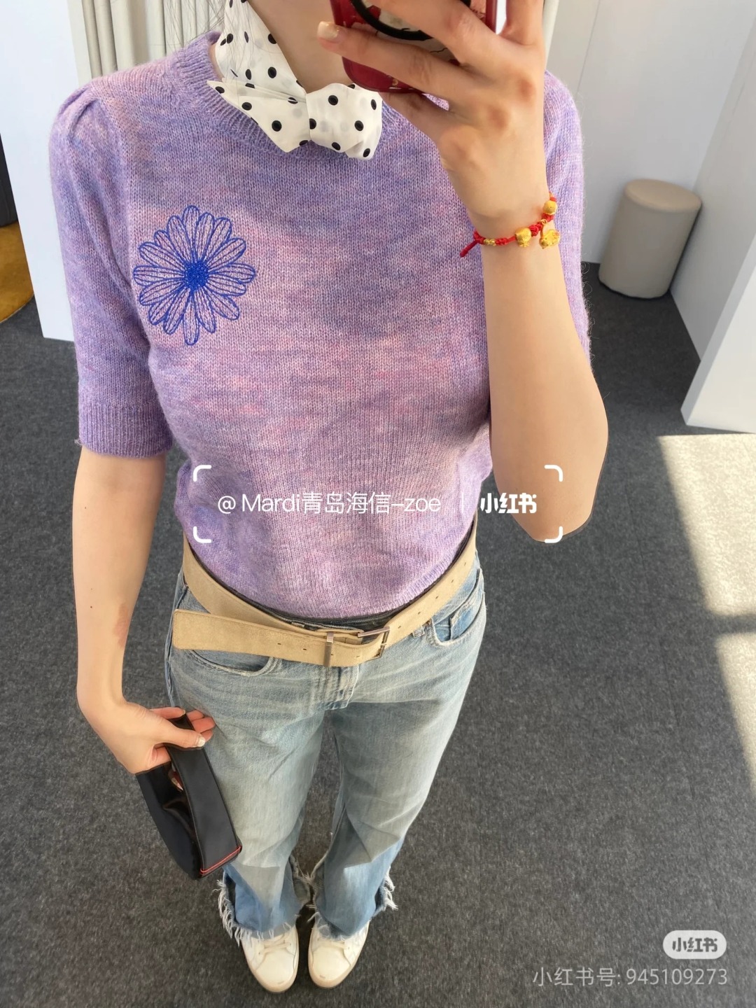 「顶级品质」 款号:MD001#(全年不下架) 【Mardi Mercredi/玛尔迪 圆领小雏菊刺绣logo针织短袖】 ✅Mardi Mercredi/玛尔迪马海毛羊毛混纺渐变色女神款针织短袖 ✅主供平台直播 批发实体 缺货即补 不下架 ✅ZP品质1:1打版 马海毛羊毛混纺毛料 柜台品质 ✅细节品质全广州独一家 进口品质棉纱 主打高端 性价比 好品质无需多说 ✅胸口高密度雏菊刺绣 版型还原原单 宽松舒适无压力 ✅上身简约易搭 女神ootd必备款 好看的衣服从不挑人 女神衣柜必入推荐 颜色: 灰色 米杏 紫色 蓝色