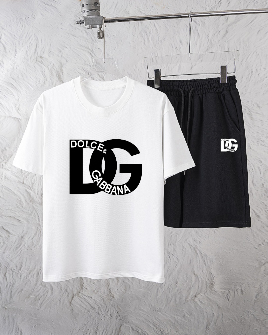 Dolce & Gabbana - Exclusivo nuevo conjunto de camiseta de cuello redondo y pantalones cortos para hombre, moderno y cas…
