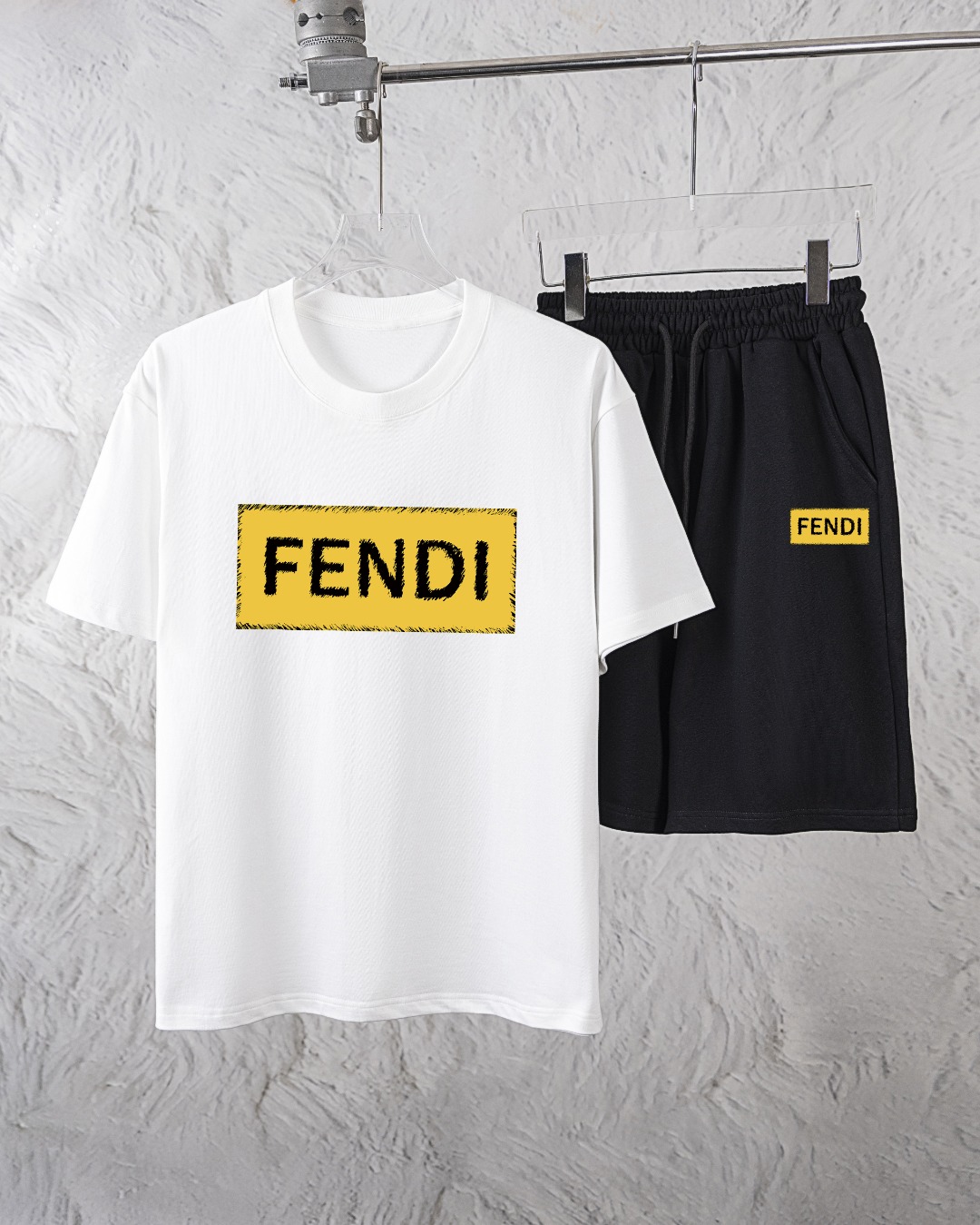 Fendi Exclusivo nuevo conjunto de camiseta de manga corta y pantalones cortos con cuello redondo para hombres modernos,…