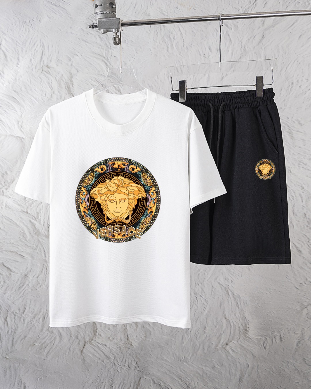Versace nuevo estilo exclusivo para hombres modernos, conjunto de camiseta de cuello redondo y pantalones cortos, conju…