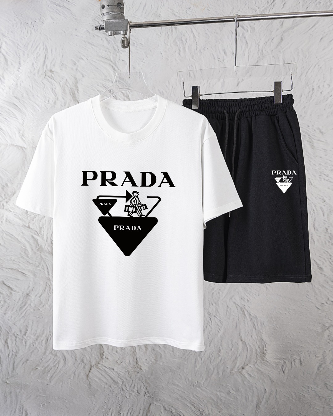 ¡Prada ofrece exclusivamente nuevos trajes cortos de manga corta con cuello redondo y moda para hombres, trajes casuale…