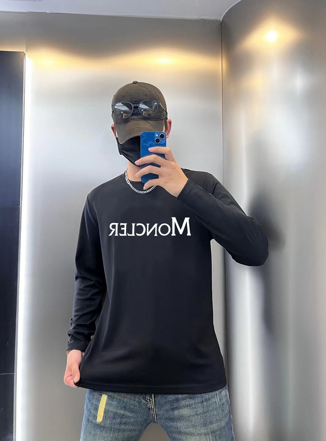 NO:521755,The new top-quality original single fashion 250g casual base shirt and long-sleeved T-shirt for 2025 early autumn counter. S MLXL XXL Bust 50.55355.558 60.5 Length 69 71 73 7577 Shoulder width 4850.5 53 55.5 58 Sleeve length 58 59 60 6061 Size Due to manual measurement, there is a deviation of about 1-3CM. 25ss Early autumn fashion internet celebrity trendy people customize, selected long velvet cotton fabric, exquisite original logo creation, excellent comfort and breathability, whether it is single or inner wear, it is very handsome, which conforms to the practical dressing habits of men, pursues luxury, noble and elegant style, and creates extraordinary men's taste., Moncler,tees, t-shirt,alexander  wang19860909蒙口 2025早秋专柜新款顶级原单时尚250克休闲打底衫长袖T恤. 码数S MLXL XXL 胸围50.55355.558 60.5 衣长 69 71 73 7577 肩宽 4850.5 53 55.5 58 袖长 58 59 60 6061 尺寸由于手工测量,存在1-3CM左右的偏差 25ss早秋时尚网红潮人定制,精选长绒棉面料,精致原版logo打造,舒适性与透气性兼优,无论是单穿或是内搭都是帅气十足,吻合了男性实用穿衣习惯,追求奢华高贵优雅风范,打造不凡男士品味.,,Moncler,tees，t-shirt,alexander wang,Men's clothing