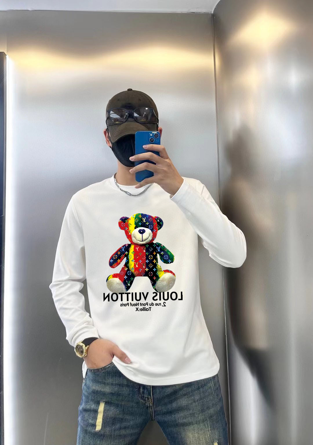 NO:521730,Louis Vuitton 2025 Early Autumn Counter New Top-Level Original Single Fashion 250G Casual Baser Long Sleeve T-shirt. Size S MLXL XXL Bust 50.55355.558 60.5 Length 69 71 73 7577 Shoulder width 4850.5 53 55.5 58 Sleeve length 58 59 60 6061 Size Due to manual measurement, there is a deviation of about 1-3CM. 25ss Early Autumn Fashion Internet celebrity trendy people customize, selected long velvet cotton fabrics, exquisite original logo creation, excellent comfort and breathability, whether it is single or inner wear, it is very handsome, which conforms to the practical dressing habits of men, pursues luxury, noble and elegant style, and creates extraordinary men's taste.,,louis  vuitton,tees,t-shirt,alexander wang19860909路易威登 2025早秋专柜新款顶级原单时尚250克休闲打底衫长袖T恤. 码数S MLXL XXL 胸围50.55355.558 60.5 衣长 69 71 73 7577 肩宽 4850.5 53 55.5 58 袖长 58 59 60 6061 尺寸由于手工测量,存在1-3CM左右的偏差 25ss早秋时尚网红潮人定制,精选长绒棉面料,精致原版logo打造,舒适性与透气性兼优,无论是单穿或是内搭都是帅气十足,吻合了男性实用穿衣习惯,追求奢华高贵优雅风范,打造不凡男士品味.,,louis vuitton,tees，t-shirt,alexander wang,Men's clothing