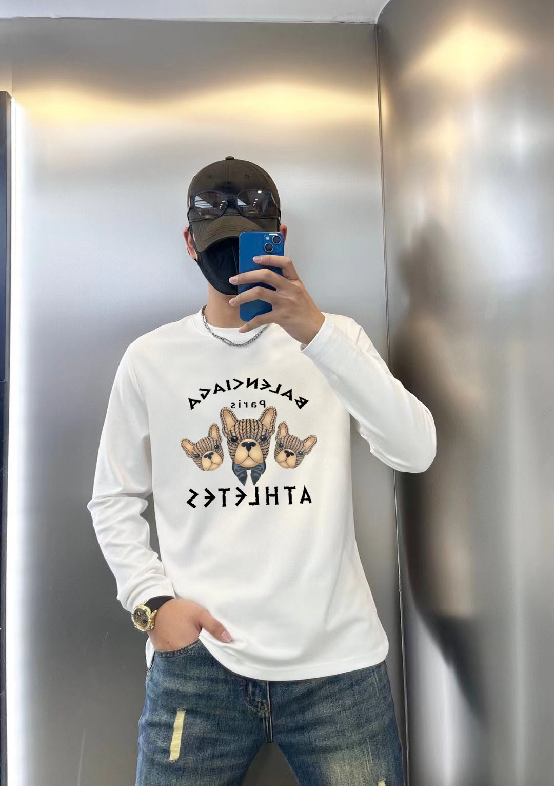 NO:521736,Balenciaga 2025 early autumn counter new top-level original single fashion 250g casual base shirt long-sleeved T-shirt. Size S MLXL XXL Bust 50.55355.558 60.5 Length 69 71 73 7577 Shoulder width 4850.5 53 55.5 58 Sleeve length 58 59 60 6061 Size due to manual measurement, there is a deviation of about 1-3CM  25ss early autumn fashion internet celebrity fashion customization, selected long velvet cotton fabric, exquisite original logo creation, excellent comfort and breathability, whether it is single or inner wear, it is very handsome, which conforms to the practical dressing habits of men, pursues luxury, noble and elegant style, and creates extraordinary men's taste.,,balenciaga,tees, t-shirt,alexander wang19860909巴黎世家 2025早秋专柜新款顶级原单时尚250克休闲打底衫长袖T恤. 码数S MLXL XXL 胸围50.55355.558 60.5 衣长 69 71 73 7577 肩宽 4850.5 53 55.5 58 袖长 58 59 60 6061 尺寸由于手工测量,存在1-3CM左右的偏差 25ss早秋时尚网红潮人定制,精选长绒棉面料,精致原版logo打造,舒适性与透气性兼优,无论是单穿或是内搭都是帅气十足,吻合了男性实用穿衣习惯,追求奢华高贵优雅风范,打造不凡男士品味.,,balenciaga,tees，t-shirt,alexander wang,Men's clothing