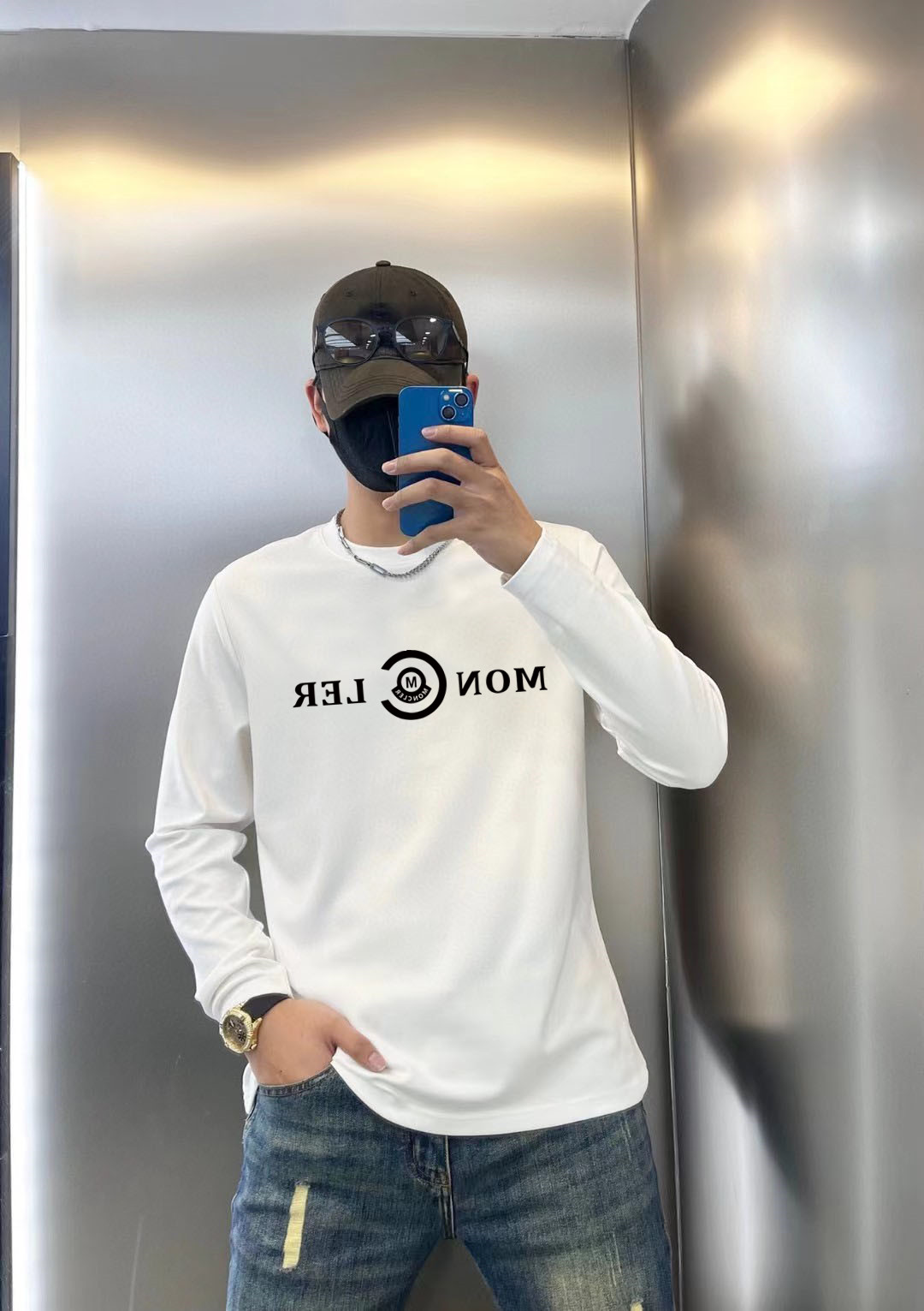 NO:521758,The new top-quality original single fashion 250g casual base shirt and long-sleeved T-shirt for 2025 early autumn counter. S MLXL XXL Bust 50.55355.558 60.5 Length 69 71 73 7577 Shoulder width 4850.5 53 55.5 58 Sleeve length 58 59 60 6061 Size Due to manual measurement, there is a deviation of about 1-3CM. 25ss Early autumn fashion internet celebrity trendy people customize, selected long velvet cotton fabric, exquisite original logo creation, excellent comfort and breathability, whether it is single or inner wear, it is very handsome, which conforms to the practical dressing habits of men, pursues luxury, noble and elegant style, and creates extraordinary men's taste., Moncler,tees, t-shirt,alexander  wang19860909蒙口 2025早秋专柜新款顶级原单时尚250克休闲打底衫长袖T恤. 码数S MLXL XXL 胸围50.55355.558 60.5 衣长 69 71 73 7577 肩宽 4850.5 53 55.5 58 袖长 58 59 60 6061 尺寸由于手工测量,存在1-3CM左右的偏差 25ss早秋时尚网红潮人定制,精选长绒棉面料,精致原版logo打造,舒适性与透气性兼优,无论是单穿或是内搭都是帅气十足,吻合了男性实用穿衣习惯,追求奢华高贵优雅风范,打造不凡男士品味.,,Moncler,tees，t-shirt,alexander wang,Men's clothing