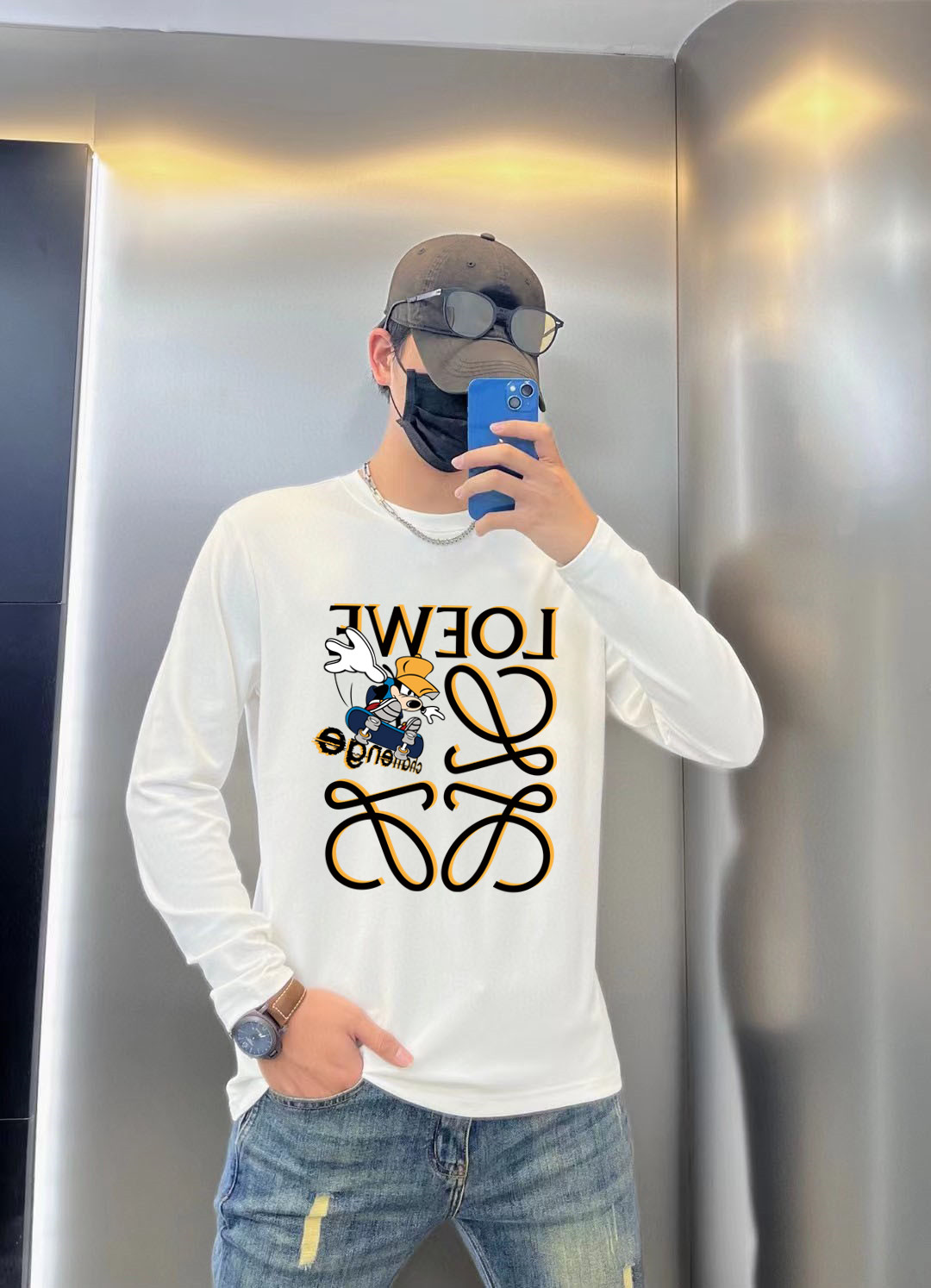 NO:521770,Luo Yiwei 2025 early autumn counter new top-level original single fashion 250g casual base shirt long-sleeved T-shirt. S MLXL XXL Bust 50.55355.558 60.5 Length 69 71 73 7577 Shoulder width 4850.5 53 55.5 58 Sleeve length 58 59 60 6061 Size Due to manual measurement, there is a deviation of about 1-3CM. 25ss Early autumn fashion internet celebrity trendy people customize, selected long velvet cotton fabric, exquisite original logo creation, excellent comfort and breathability, whether it is single or inner wear, it is very handsome, which conforms to the practical dressing habits of men, pursues luxury, noble and elegant style, and creates extraordinary men's taste.,,loewe,tees,t-shirt,alexander  wang19860909罗意威 2025早秋专柜新款顶级原单时尚250克休闲打底衫长袖T恤. 码数S MLXL XXL 胸围50.55355.558 60.5 衣长 69 71 73 7577 肩宽 4850.5 53 55.5 58 袖长 58 59 60 6061 尺寸由于手工测量,存在1-3CM左右的偏差 25ss早秋时尚网红潮人定制,精选长绒棉面料,精致原版logo打造,舒适性与透气性兼优,无论是单穿或是内搭都是帅气十足,吻合了男性实用穿衣习惯,追求奢华高贵优雅风范,打造不凡男士品味.,,loewe,tees，t-shirt,alexander wang,Men's clothing