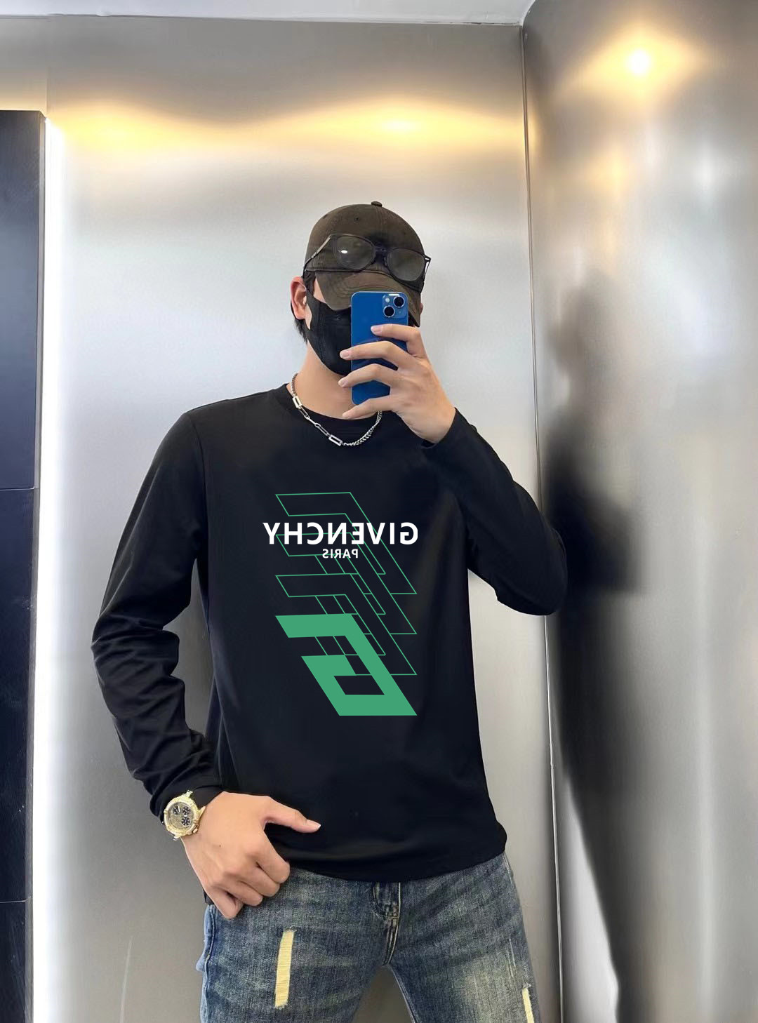 NO:521774,Givenchy 2025 early autumn counter new top-level original single fashion 250g casual base shirt long-sleeved T-shirt. Size S MLXL XXL Bust 50.55355.558 60.5 Length 69 71 73 7577 Shoulder width 4850.5 53 55.5 58 Sleeve length 58 59 60 6061 Size due to manual measurement, there is a deviation of about 1-3CM  25ss early autumn fashion internet celebrity trendy customization, selected long velvet cotton fabric, exquisite original logo creation, excellent comfort and breathability, whether it is single or inner wear, it is very handsome, which conforms to the practical dressing habits of men, pursues luxury, noble and elegant style, and creates extraordinary men's taste., givennchy,tees, t-shirt,alexander wang19860909纪梵希 2025早秋专柜新款顶级原单时尚250克休闲打底衫长袖T恤. 码数S MLXL XXL 胸围50.55355.558 60.5 衣长 69 71 73 7577 肩宽 4850.5 53 55.5 58 袖长 58 59 60 6061 尺寸由于手工测量,存在1-3CM左右的偏差 25ss早秋时尚网红潮人定制,精选长绒棉面料,精致原版logo打造,舒适性与透气性兼优,无论是单穿或是内搭都是帅气十足,吻合了男性实用穿衣习惯,追求奢华高贵优雅风范,打造不凡男士品味.,,givenchy,tees，t-shirt,alexander wang,Men's clothing