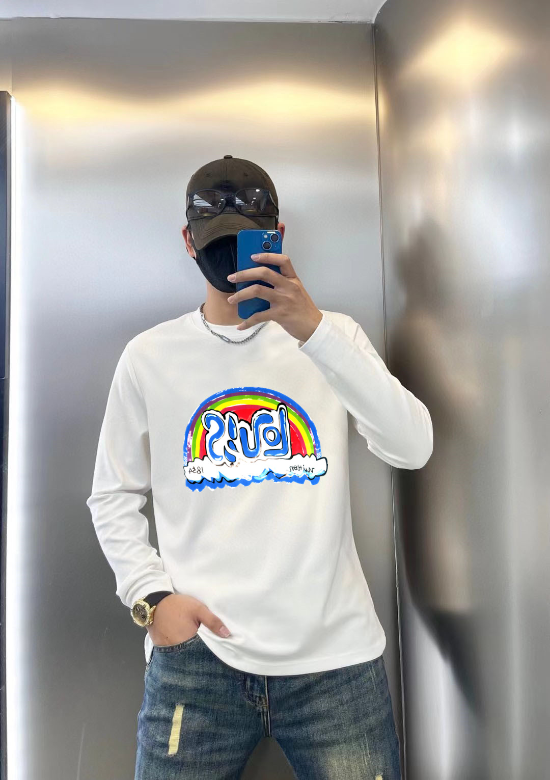 NO:521787,Louis Vuitton 2025 Early Autumn Counter New Top-Level Original Single Fashion 250G Casual Baser Long Sleeve T-shirt. Size S MLXL XXL Bust 50.55355.558 60.5 Length 69 71 73 7577 Shoulder width 4850.5 53 55.5 58 Sleeve length 58 59 60 6061 Size Due to manual measurement, there is a deviation of about 1-3CM. 25ss Early Autumn Fashion Internet celebrity trendy people customize, selected long velvet cotton fabrics, exquisite original logo creation, excellent comfort and breathability, whether it is single or inner wear, it is very handsome, which conforms to the practical dressing habits of men, pursues luxury, noble and elegant style, and creates extraordinary men's taste.,,louis  vuitton,tees,t-shirt,alexander wang19860909路易威登 2025早秋专柜新款顶级原单时尚250克休闲打底衫长袖T恤. 码数S MLXL XXL 胸围50.55355.558 60.5 衣长 69 71 73 7577 肩宽 4850.5 53 55.5 58 袖长 58 59 60 6061 尺寸由于手工测量,存在1-3CM左右的偏差 25ss早秋时尚网红潮人定制,精选长绒棉面料,精致原版logo打造,舒适性与透气性兼优,无论是单穿或是内搭都是帅气十足,吻合了男性实用穿衣习惯,追求奢华高贵优雅风范,打造不凡男士品味.,,louis vuitton,tees，t-shirt,alexander wang,Men's clothing