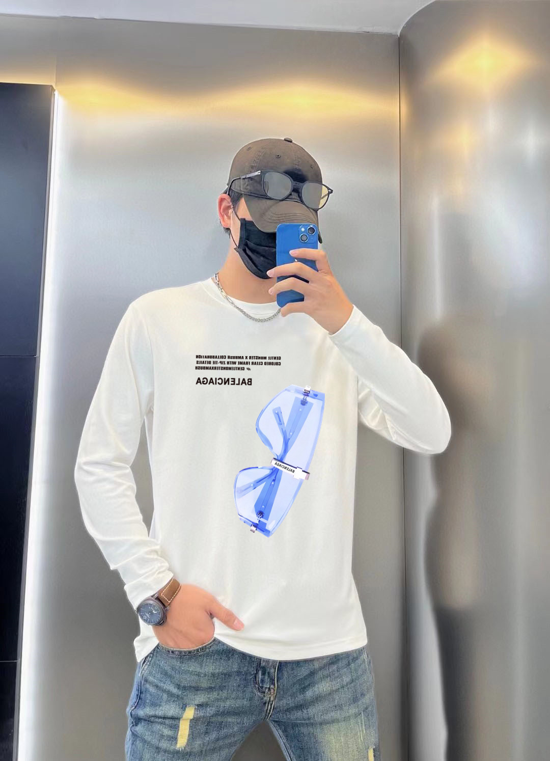 NO:521796,Balenciaga 2025 early autumn counter new top-level original single fashion 250g casual base shirt long-sleeved T-shirt. Size S MLXL XXL Bust 50.55355.558 60.5 Length 69 71 73 7577 Shoulder width 4850.5 53 55.5 58 Sleeve length 58 59 60 6061 Size due to manual measurement, there is a deviation of about 1-3CM  25ss early autumn fashion internet celebrity fashion customization, selected long velvet cotton fabric, exquisite original logo creation, excellent comfort and breathability, whether it is single or inner wear, it is very handsome, which conforms to the practical dressing habits of men, pursues luxury, noble and elegant style, and creates extraordinary men's taste.,,balenciaga,tees, t-shirt,alexander wang19860909巴黎世家 2025早秋专柜新款顶级原单时尚250克休闲打底衫长袖T恤. 码数S MLXL XXL 胸围50.55355.558 60.5 衣长 69 71 73 7577 肩宽 4850.5 53 55.5 58 袖长 58 59 60 6061 尺寸由于手工测量,存在1-3CM左右的偏差 25ss早秋时尚网红潮人定制,精选长绒棉面料,精致原版logo打造,舒适性与透气性兼优,无论是单穿或是内搭都是帅气十足,吻合了男性实用穿衣习惯,追求奢华高贵优雅风范,打造不凡男士品味.,,balenciaga,tees，t-shirt,alexander wang,Men's clothing