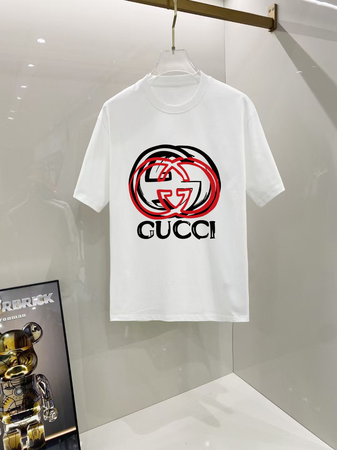 NO:524029,Guqi# 2025 spring and summer new style first-time counter latest short-sleeved round-neck T-shirt, high-end customization, avant-garde and fashionable design!  Brand logo heavy craft design, high-end customized 250 grams Xinjiang long velvet cotton fabric. It feels soft and comfortable to wear. The counter-level exquisite car line is fine. The workmanship is exquisite. The upper body effect is invincible and handsome!  A must-have item for handsome men!  Color black and white!  SML XL XXL Bust 50 52 55 58 61 Clothes length 69 71 73 75 77 Shoulder width 48 50 53 56 58 Sleeve length 22 22.5 2323.524 Dimensions Due to manual measurement, there is a deviation of about 1-3CM, T-shirt,tees,t-shirt,alexander wang19860909古奇# 2025春夏新款首发专柜最新款短袖圆领T恤 高端订制 设计前卫时尚！品牌logo重工艺设计 高端定制250克新疆长绒棉面料.手感柔软.穿着舒适.专柜级别精致车线.做工精细.上身效果无敌帅气！型男必备单品！颜色黑色.白色！ 码数 SML XL XXL 胸围50 52 55 58 61 衣长69 71 73 75 77 肩宽48 50 53 56 58 袖长22 22.5 2323.524 尺寸由于手工测量,存在1-3CM左右的偏差,,T-shirt,tees，t-shirt,alexander wang,Men's clothing