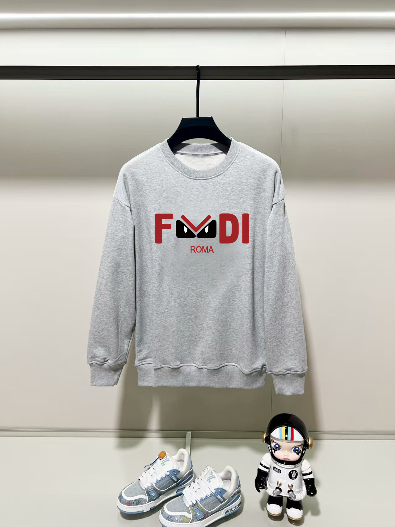 NO:531483,Fendi, 2025 autumn and winter new round neck long-sleeved sweatshirt with precision printing technology on the chest, and the preferred double-strand cotton twill pure cotton fabric is the basic condition for ensuring a rigid style. It is fully thick and has a high-end and comfortable skin feeling, and is the same as men and women. Color black, white, gray, size, shoulder width, bust, sleeve length M: 475358.5 63 L: 48.555 6065 XL: 5057 61.567 2XL: 51.559 6369 3XL: 5361 64.571 Manual measurement, with 1-3CM error, subject to the actual object, fendi, hoodie, sweatshirts, alexander wang19860909芬迪,2025秋冬新款圆领长袖卫衣 胸前采用精密印花工艺,采用优选双股棉纱斜纹纯棉面料,高克重面料是保证版型硬挺的基本条件,妥妥厚重感,肤感高级舒适,男女同款. 颜色黑色 白色 灰色 尺码 肩宽 胸围 袖长 衣长  M : 475358.5 63  L: 48.555 6065 XL : 5057 61.567 2XL : 51.559 6369 3XL : 5361 64.571 手工测量,有1-3CM误差,以实物为准,,fendi,hoodie,sweatshirts,alexander wang,Men's clothing