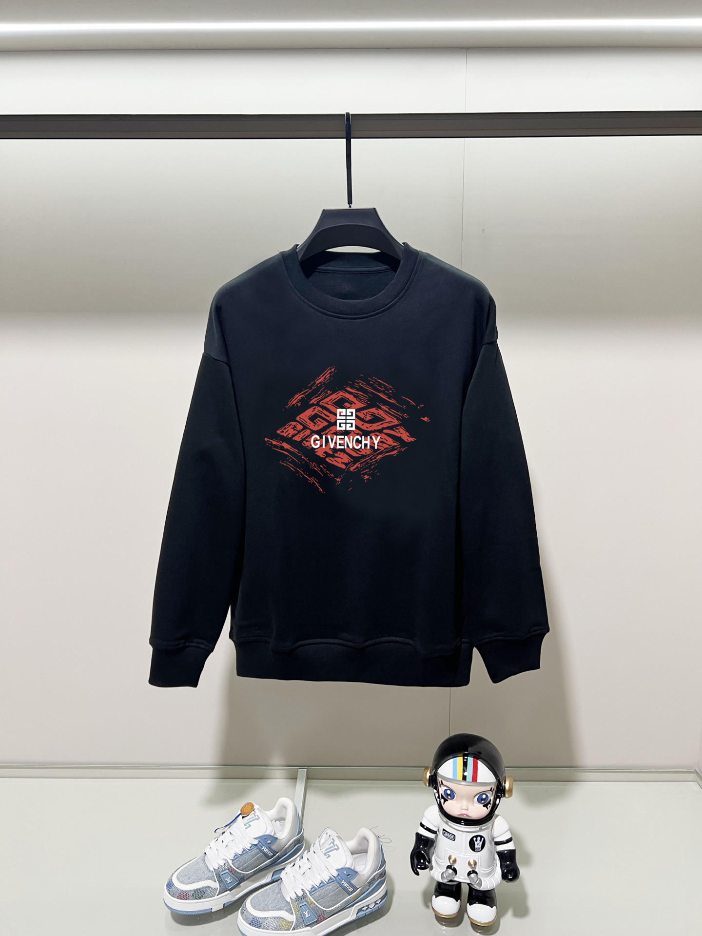 NO:531496,Givenchy, 2025 autumn and winter new round neck long-sleeved sweatshirt with precision printing technology on the chest, and the preferred double-strand cotton twill pure cotton fabric is the basic condition for ensuring a hard style. It is fully thick and has a high-end and comfortable skin feeling, and is the same as men and women. Color black, white, gray, size, shoulder width, bust, sleeve length M: 475358.5 63 L: 48.555 6065 XL: 5057 61.567 2XL: 51.559 6369 3XL: 5361 64.571 Manual measurement, with 1-3CM error, subject to the actual object, given, given, hoodie, sweatshirts, alexander wang19860909纪梵希,2025秋冬新款圆领长袖卫衣 胸前采用精密印花工艺,采用优选双股棉纱斜纹纯棉面料,高克重面料是保证版型硬挺的基本条件,妥妥厚重感,肤感高级舒适,男女同款. 颜色黑色 白色 灰色 尺码 肩宽 胸围 袖长 衣长  M : 475358.5 63  L: 48.555 6065 XL : 5057 61.567 2XL : 51.559 6369 3XL : 5361 64.571 手工测量,有1-3CM误差,以实物为准,,givenchy,hoodie,sweatshirts,alexander wang,Men's clothing