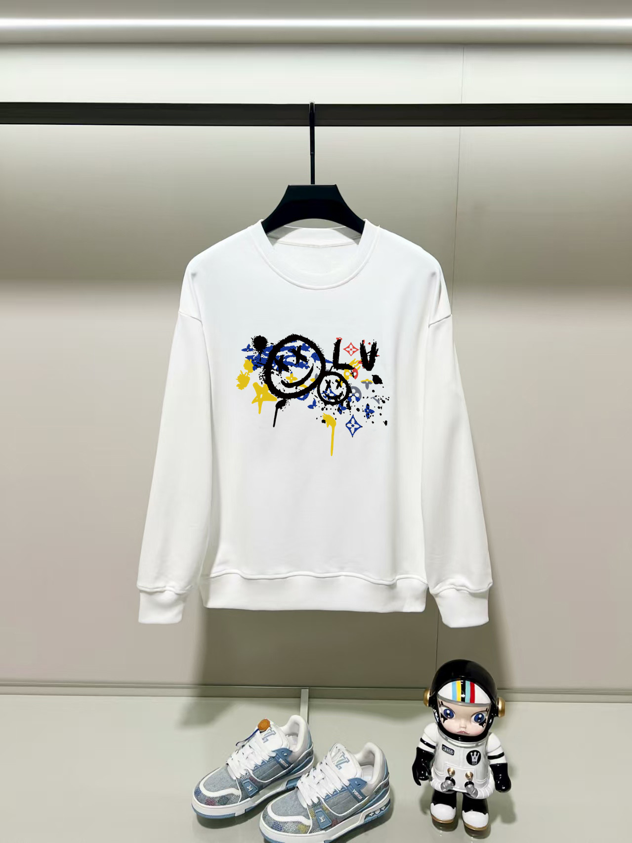 NO:531510,Louis Vuitton, 2025 autumn and winter new round neck long-sleeved sweatshirt with precision printing technology on the chest, and the preferred double-strand cotton twill pure cotton fabric is the basic condition for ensuring a rigid style. It is fully thick and has a high-end and comfortable skin feeling, and is the same as men and women. Color black, white, gray, size, shoulder width, bust, sleeve length M: 475358.5 63 L: 48.555 6065 XL: 5057 61.567 2XL: 51.559 6369 3XL: 5361 64.571 Manual measurement, with 1-3CM error, subject to the actual object, louis vuitton, hoodie, sweatshirts, alexander wang19860909路易威登,2025秋冬新款圆领长袖卫衣 胸前采用精密印花工艺,采用优选双股棉纱斜纹纯棉面料,高克重面料是保证版型硬挺的基本条件,妥妥厚重感,肤感高级舒适,男女同款. 颜色黑色 白色 灰色 尺码 肩宽 胸围 袖长 衣长  M : 475358.5 63  L: 48.555 6065 XL : 5057 61.567 2XL : 51.559 6369 3XL : 5361 64.571 手工测量,有1-3CM误差,以实物为准,,louis vuitton,hoodie,sweatshirts,alexander wang,Men's clothing