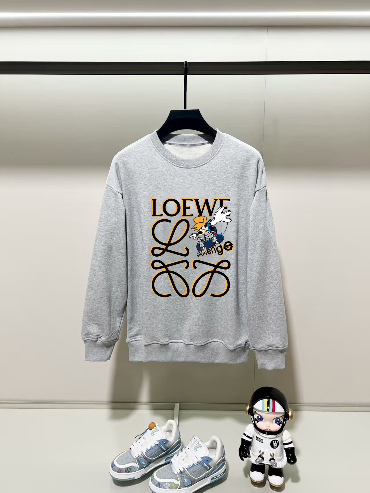 NO:531514,Luo Yiwei, 2025 autumn and winter new round neck long-sleeved sweatshirt with precision printing technology on the chest, and the preferred double-strand cotton twill pure cotton fabric is the basic condition for ensuring a rigid style. It is fully thick and has a high-end and comfortable skin feeling, and is the same as men and women. Color black, white, gray, size, shoulder width, bust, sleeve length M: 475358.5 63 L: 48.555 6065 XL: 5057 61.567 2XL: 51.559 6369 3XL: 5361 64.571 Manual measurement, with 1-3CM error, subject to the actual object, loewe, hoodie, sweatshirts, alexander wang19860909罗意威,2025秋冬新款圆领长袖卫衣 胸前采用精密印花工艺,采用优选双股棉纱斜纹纯棉面料,高克重面料是保证版型硬挺的基本条件,妥妥厚重感,肤感高级舒适,男女同款. 颜色黑色 白色 灰色 尺码 肩宽 胸围 袖长 衣长  M : 475358.5 63  L: 48.555 6065 XL : 5057 61.567 2XL : 51.559 6369 3XL : 5361 64.571 手工测量,有1-3CM误差,以实物为准,,loewe,hoodie,sweatshirts,alexander wang,Men's clothing