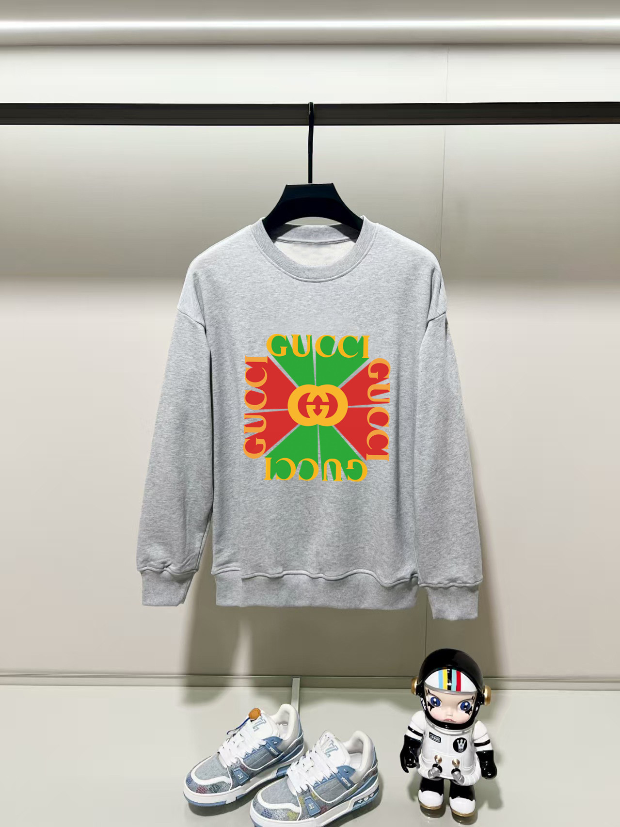 NO:531501,Guqi, 2025 autumn and winter new round neck long-sleeved sweatshirt with precision printing technology on the chest, and the preferred double-strand cotton twill pure cotton fabric is the basic condition for ensuring a hard style. It is fully thick and has a high-end and comfortable skin feeling, and is the same as men and women. Color black, white, gray, size, shoulder width, bust, sleeve length, M: 475358.5 63 L: 48.555 6065 XL: 5057 61.567 2XL: 51.559 6369 3XL: 5361 64.571 Manual measurement, with 1-3CM error, subject to the actual object, hoodie, sweatshirts, alexander wang19860909古奇,2025秋冬新款圆领长袖卫衣 胸前采用精密印花工艺,采用优选双股棉纱斜纹纯棉面料,高克重面料是保证版型硬挺的基本条件,妥妥厚重感,肤感高级舒适,男女同款. 颜色黑色 白色 灰色 尺码 肩宽 胸围 袖长 衣长  M : 475358.5 63  L: 48.555 6065 XL : 5057 61.567 2XL : 51.559 6369 3XL : 5361 64.571 手工测量,有1-3CM误差,以实物为准,,hoodie,sweatshirts,alexander wang,Men's clothing