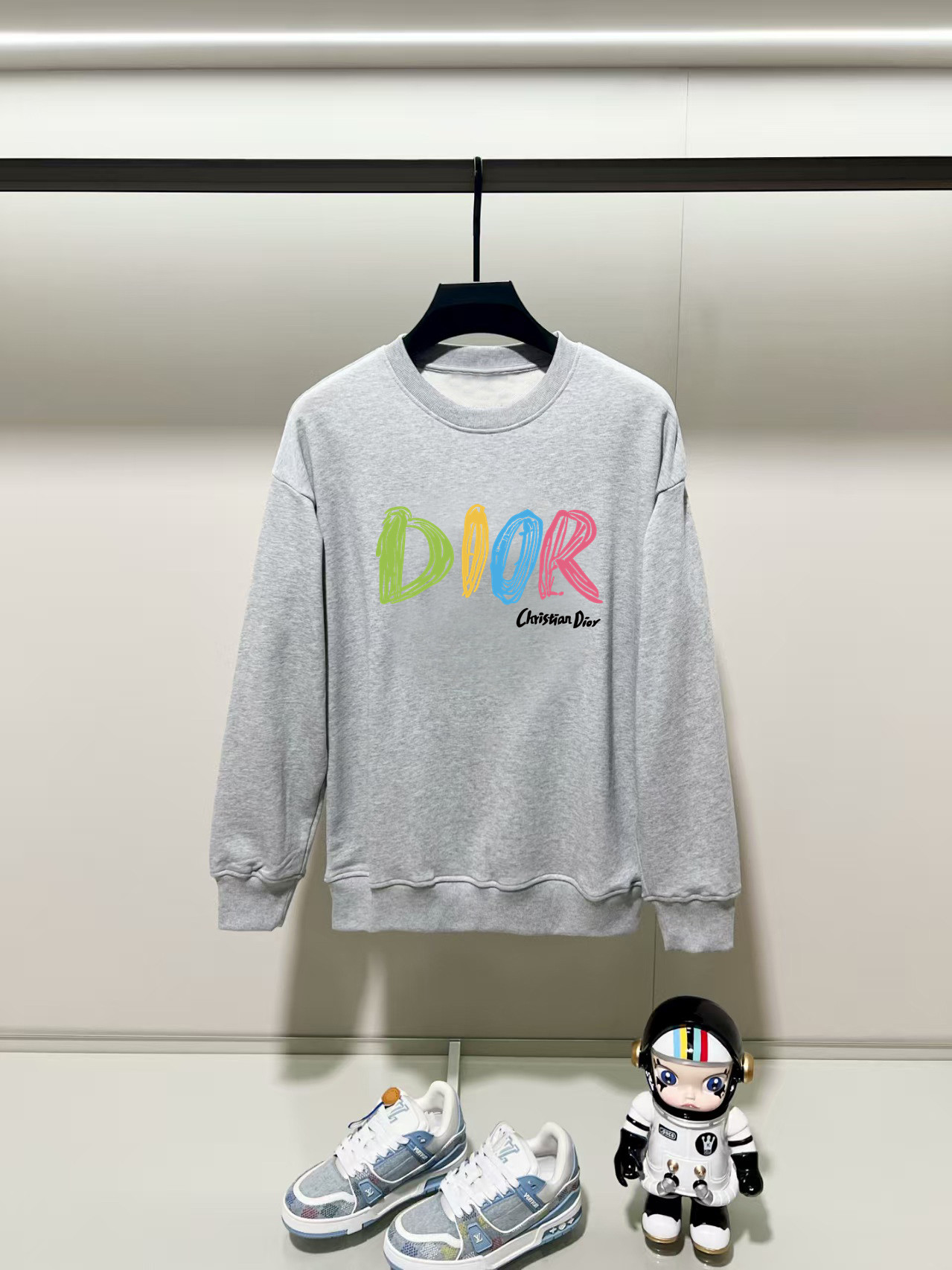 NO:531515,Dior, 2025 autumn and winter new round neck long-sleeved sweatshirt with precision printing technology on the chest, and the preferred double-strand cotton twill pure cotton fabric is the basic condition for ensuring a hard style. It is fully thick and has a high-end and comfortable skin feeling, and is the same as men and women. Color black, white, gray, size, shoulder width, bust, sleeve length M: 475358.5 63 L: 48.555 6065 XL: 5057 61.567 2XL: 51.559 6369 3XL: 5361 64.571 Manual measurement, with 1-3CM error, subject to the actual object, dior, hoodie, sweatshirts, alexander wang19860909迪奥,2025秋冬新款圆领长袖卫衣 胸前采用精密印花工艺,采用优选双股棉纱斜纹纯棉面料,高克重面料是保证版型硬挺的基本条件,妥妥厚重感,肤感高级舒适,男女同款. 颜色黑色 白色 灰色 尺码 肩宽 胸围 袖长 衣长  M : 475358.5 63  L: 48.555 6065 XL : 5057 61.567 2XL : 51.559 6369 3XL : 5361 64.571 手工测量,有1-3CM误差,以实物为准,,dior,hoodie,sweatshirts,alexander wang,Men's clothing