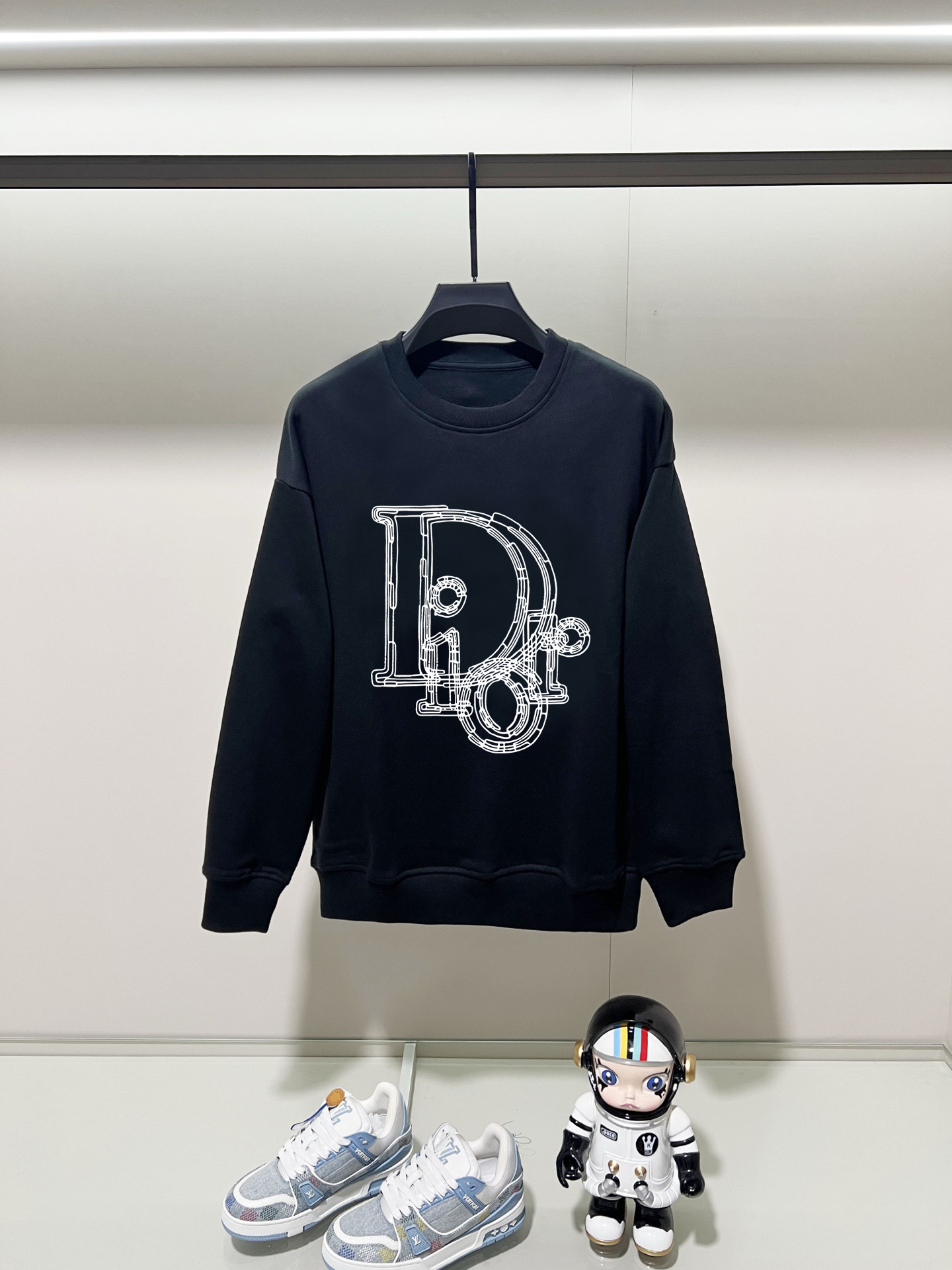 NO:531543,Dior, 2025 autumn and winter new round neck long-sleeved sweatshirt with precision printing technology on the chest, and the preferred double-strand cotton twill pure cotton fabric is the basic condition for ensuring a hard style. It is fully thick and has a high-end and comfortable skin feeling, and is the same as men and women. Color black, white, gray, size, shoulder width, bust, sleeve length M: 475358.5 63 L: 48.555 6065 XL: 5057 61.567 2XL: 51.559 6369 3XL: 5361 64.571 Manual measurement, with 1-3CM error, subject to the actual object, dior, hoodie, sweatshirts, alexander wang19860909迪奥,2025秋冬新款圆领长袖卫衣 胸前采用精密印花工艺,采用优选双股棉纱斜纹纯棉面料,高克重面料是保证版型硬挺的基本条件,妥妥厚重感,肤感高级舒适,男女同款. 颜色黑色 白色 灰色 尺码 肩宽 胸围 袖长 衣长  M : 475358.5 63  L: 48.555 6065 XL : 5057 61.567 2XL : 51.559 6369 3XL : 5361 64.571 手工测量,有1-3CM误差,以实物为准,,dior,hoodie,sweatshirts,alexander wang,Men's clothing