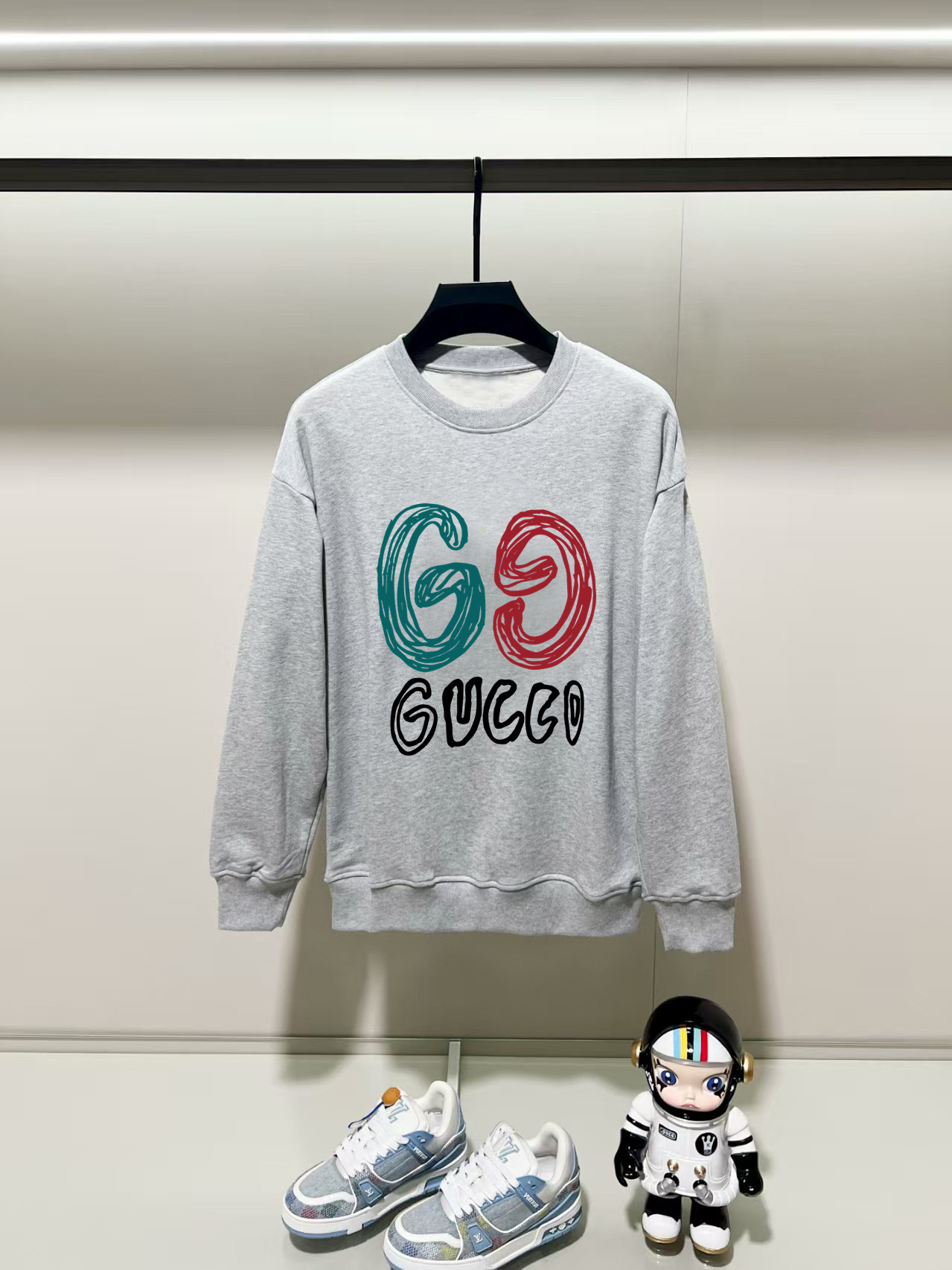 NO:531541,Guqi, 2025 autumn and winter new round neck long-sleeved sweatshirt with precision printing technology on the chest, and the preferred double-strand cotton twill pure cotton fabric is the basic condition for ensuring a hard style. It is fully thick and has a high-end and comfortable skin feeling, and is the same as men and women. Color black, white, gray, size, shoulder width, bust, sleeve length, M: 475358.5 63 L: 48.555 6065 XL: 5057 61.567 2XL: 51.559 6369 3XL: 5361 64.571 Manual measurement, with 1-3CM error, subject to the actual object, hoodie, sweatshirts, alexander wang19860909古奇,2025秋冬新款圆领长袖卫衣 胸前采用精密印花工艺,采用优选双股棉纱斜纹纯棉面料,高克重面料是保证版型硬挺的基本条件,妥妥厚重感,肤感高级舒适,男女同款. 颜色黑色 白色 灰色 尺码 肩宽 胸围 袖长 衣长  M : 475358.5 63  L: 48.555 6065 XL : 5057 61.567 2XL : 51.559 6369 3XL : 5361 64.571 手工测量,有1-3CM误差,以实物为准,,hoodie,sweatshirts,alexander wang,Men's clothing