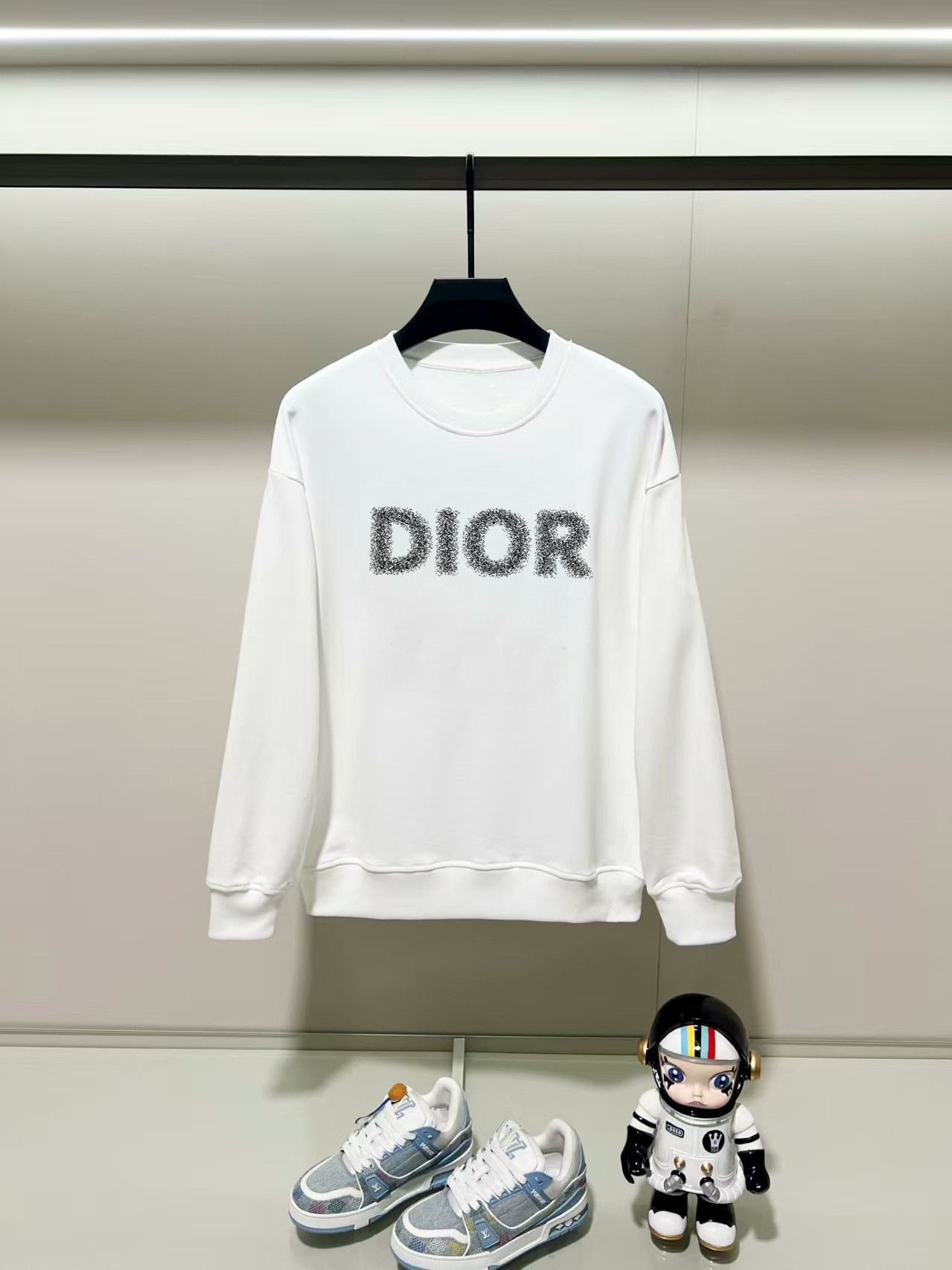 NO:531539,Dior, 2025 autumn and winter new round neck long-sleeved sweatshirt with precision printing technology on the chest, and the preferred double-strand cotton twill pure cotton fabric is the basic condition for ensuring a hard style. It is fully thick and has a high-end and comfortable skin feeling, and is the same as men and women. Color black, white, gray, size, shoulder width, bust, sleeve length M: 475358.5 63 L: 48.555 6065 XL: 5057 61.567 2XL: 51.559 6369 3XL: 5361 64.571 Manual measurement, with 1-3CM error, subject to the actual object, dior, hoodie, sweatshirts, alexander wang19860909迪奥,2025秋冬新款圆领长袖卫衣 胸前采用精密印花工艺,采用优选双股棉纱斜纹纯棉面料,高克重面料是保证版型硬挺的基本条件,妥妥厚重感,肤感高级舒适,男女同款. 颜色黑色 白色 灰色 尺码 肩宽 胸围 袖长 衣长  M : 475358.5 63  L: 48.555 6065 XL : 5057 61.567 2XL : 51.559 6369 3XL : 5361 64.571 手工测量,有1-3CM误差,以实物为准,,dior,hoodie,sweatshirts,alexander wang,Men's clothing