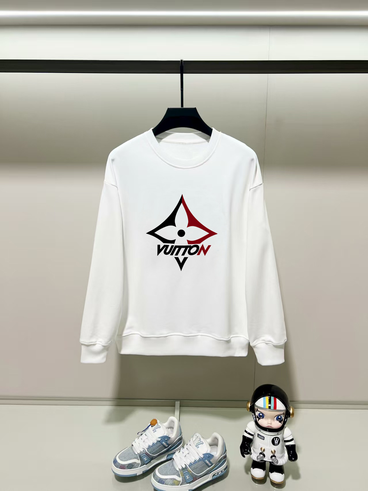 NO:540083,Louis Vuitton, 2025 autumn and winter new round neck long-sleeved sweatshirt with precision printing technology on the chest, and the preferred double-strand cotton twill pure cotton fabric is the basic condition for ensuring a rigid style. It is fully thick and has a high-end and comfortable skin feeling, and is the same as men and women. Color black, white, gray, size, shoulder width, bust, sleeve length M: 475358.5 63 L: 48.555 6065 XL: 5057 61.567 2XL: 51.559 6369 3XL: 5361 64.571 Manual measurement, with 1-3CM error, subject to the actual object, louis vuitton, hoodie, sweatshirts, alexander wang19860909路易威登,2025秋冬新款圆领长袖卫衣 胸前采用精密印花工艺,采用优选双股棉纱斜纹纯棉面料,高克重面料是保证版型硬挺的基本条件,妥妥厚重感,肤感高级舒适,男女同款. 颜色黑色 白色 灰色 尺码 肩宽 胸围 袖长 衣长  M : 475358.5 63  L: 48.555 6065 XL : 5057 61.567 2XL : 51.559 6369 3XL : 5361 64.571 手工测量,有1-3CM误差,以实物为准,,louis vuitton,hoodie,sweatshirts,alexander wang,Men's clothing