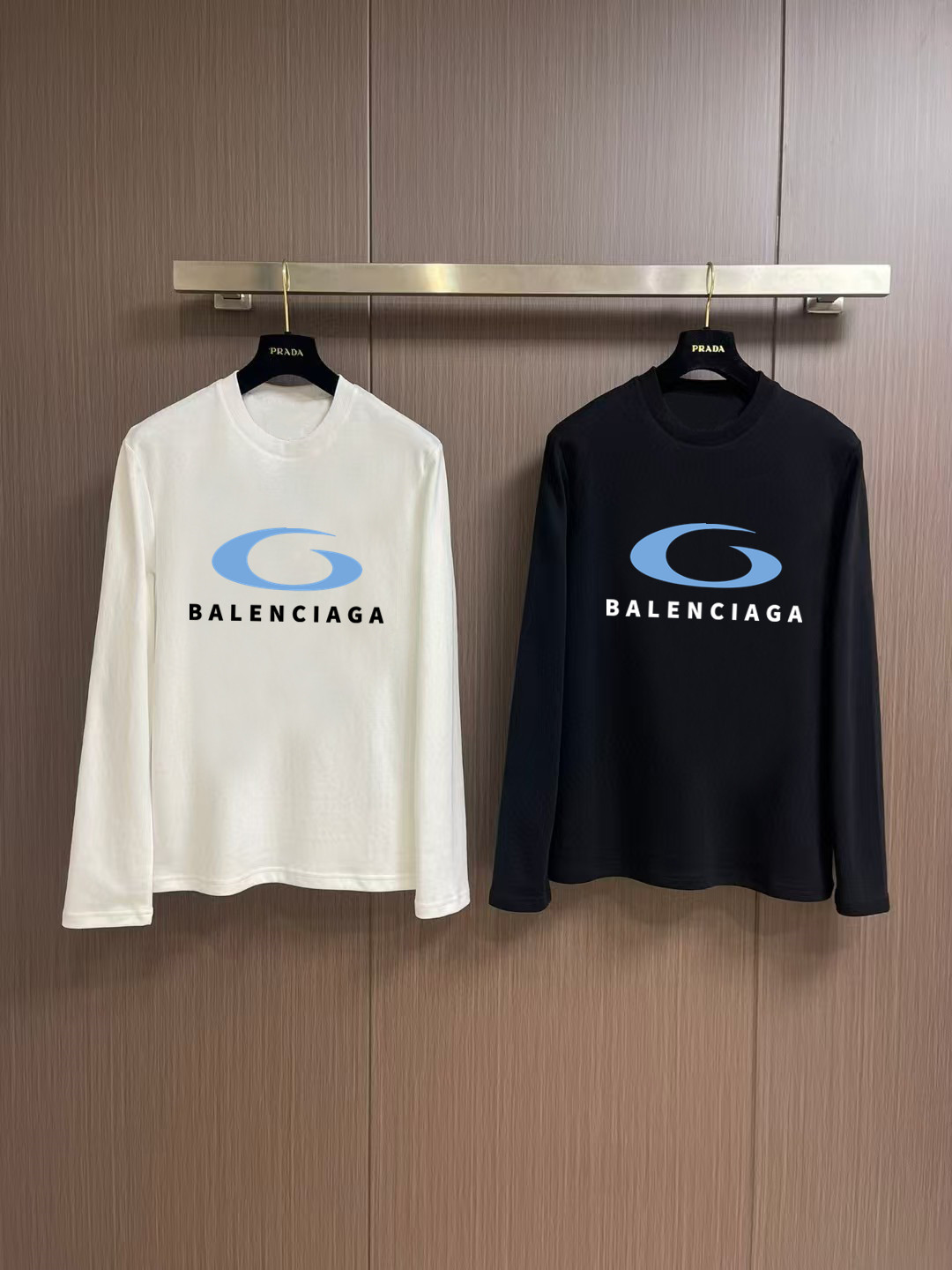 P85 𝙉𝙚𝙬🤍🖤Balenciaga》 Nueva colección de otoño-invierno 2025 de tienda exclusiva, camiseta de manga larga casual de…