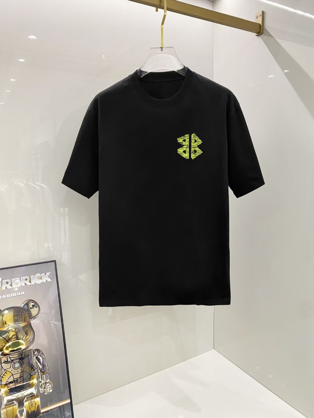 P75 Balenciaga 2026 principios de primavera nuevo estilo debut contra la última camiseta de manga corta con cuello redo…