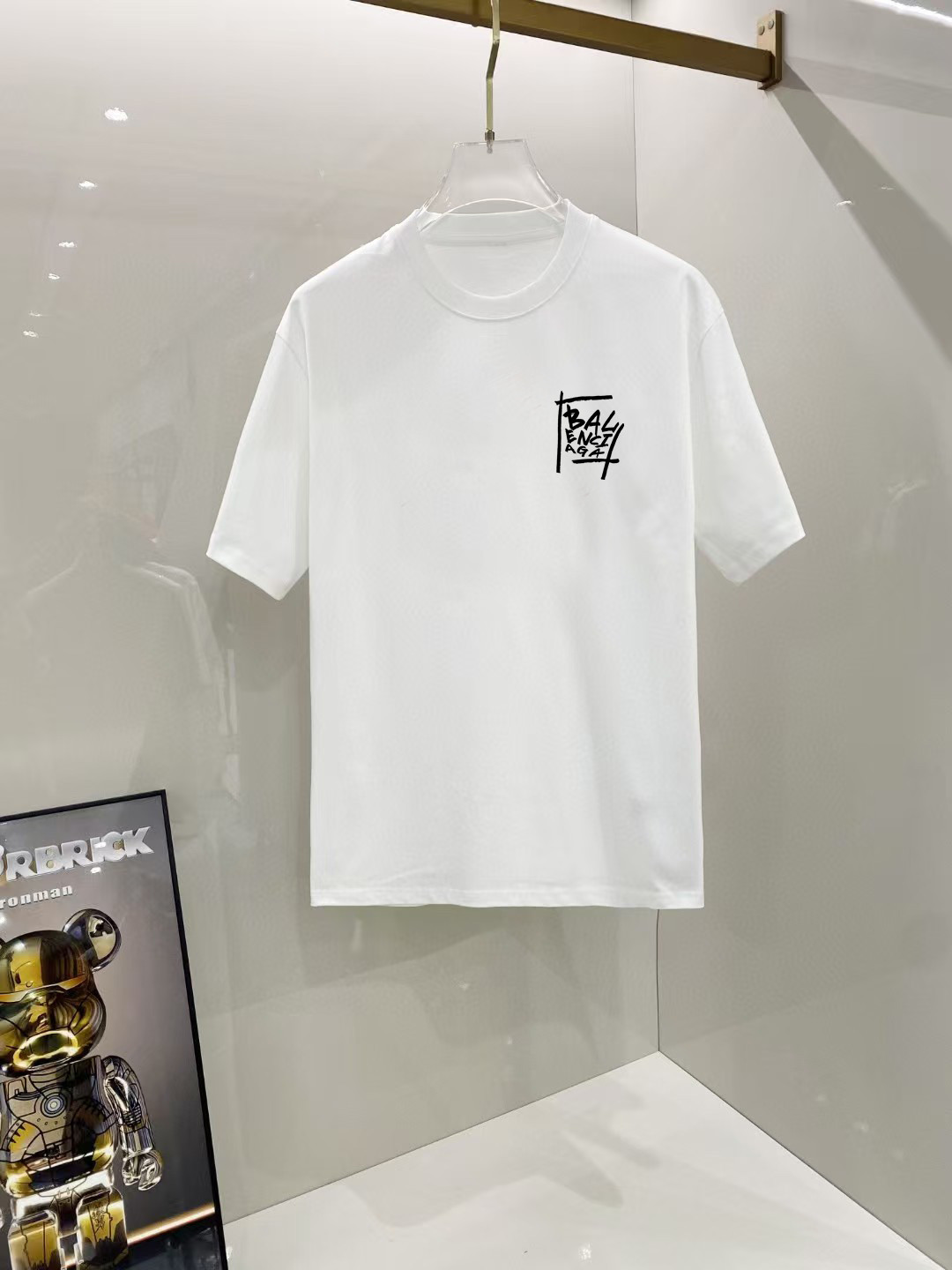 P75 Balenciaga 2026 principios de primavera nuevo estilo debut contra la última camiseta de manga corta con cuello redo…