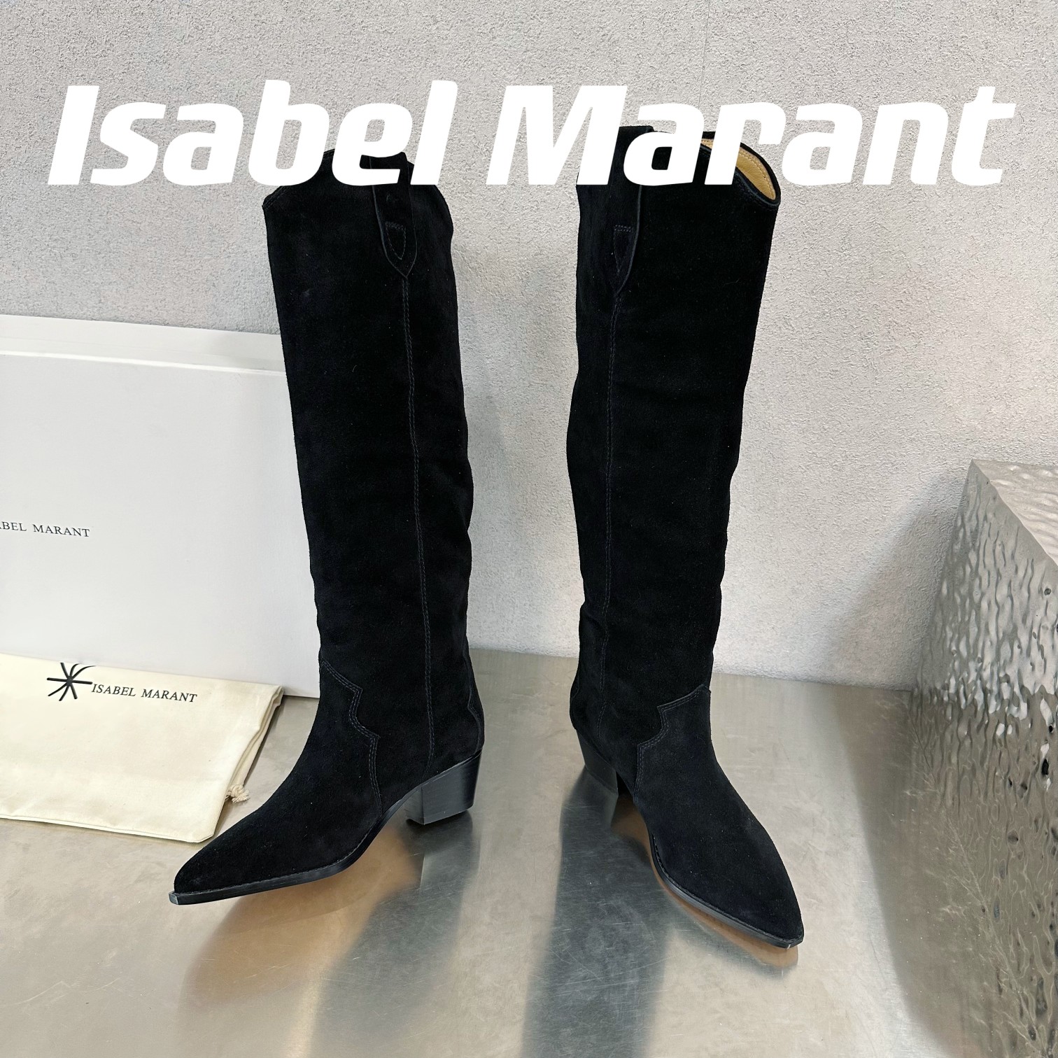 IsabelMarant满满家族风格的一款经典秋冬女款长靴标准的欧美风格代表一个用极简风格来陈述一对靴子