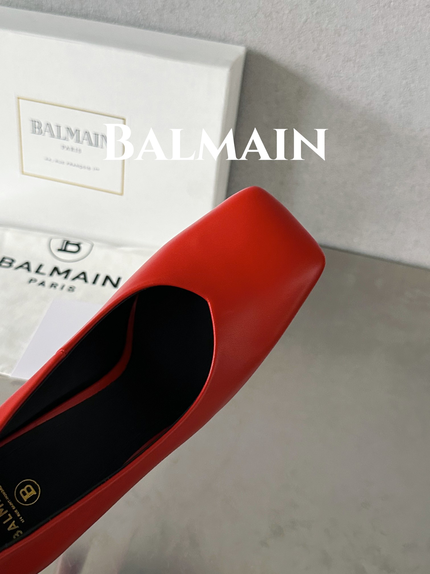 Balmain巴尔曼巴尔曼方头酒杯跟单鞋此款彩色皮革酒杯跟方头会标图案海外订购原版1:1完美复刻！历时三