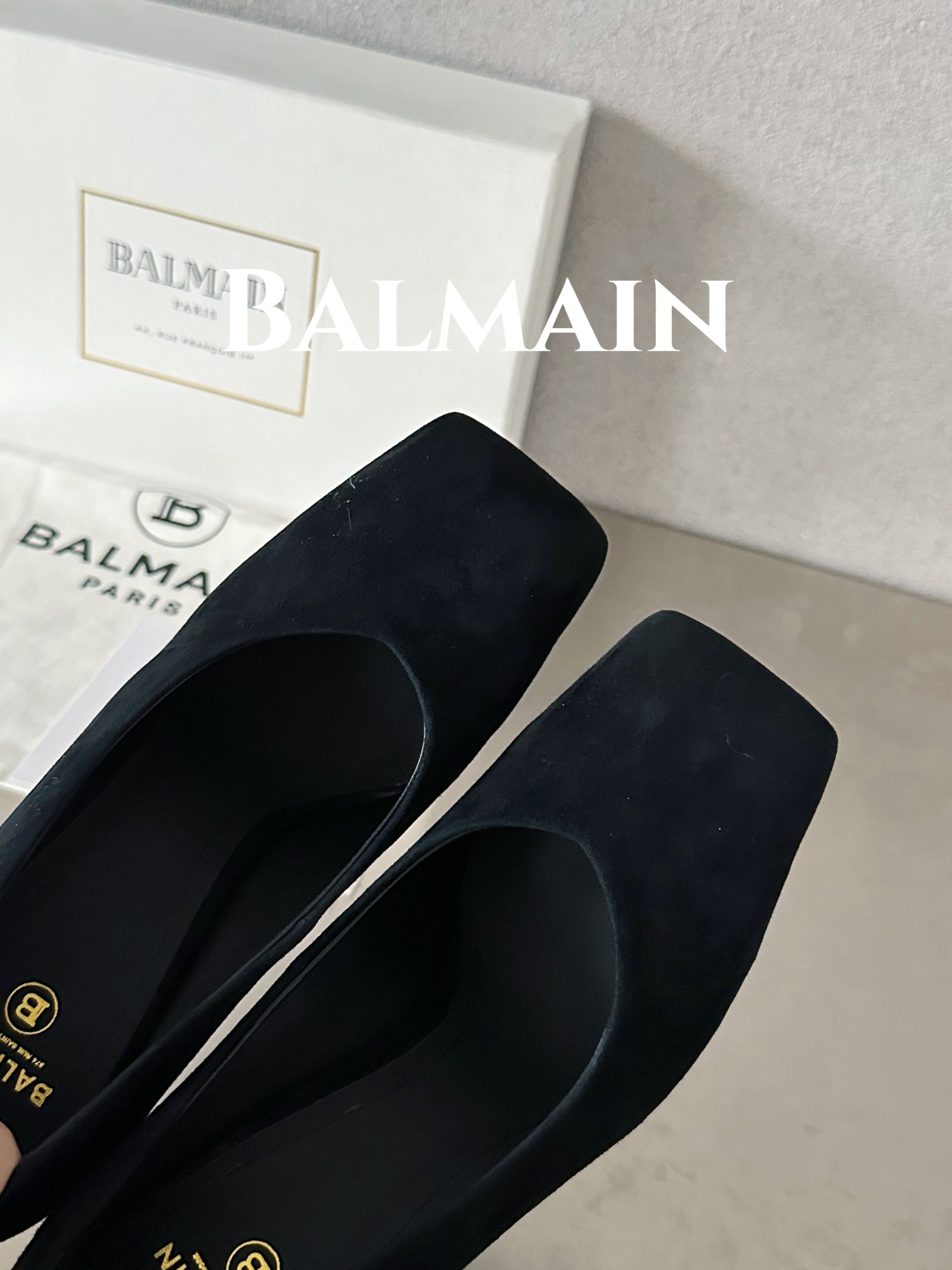 Balmain巴尔曼巴尔曼方头酒杯跟单鞋此款彩色皮革酒杯跟方头会标图案海外订购原版1:1完美复刻！历时三