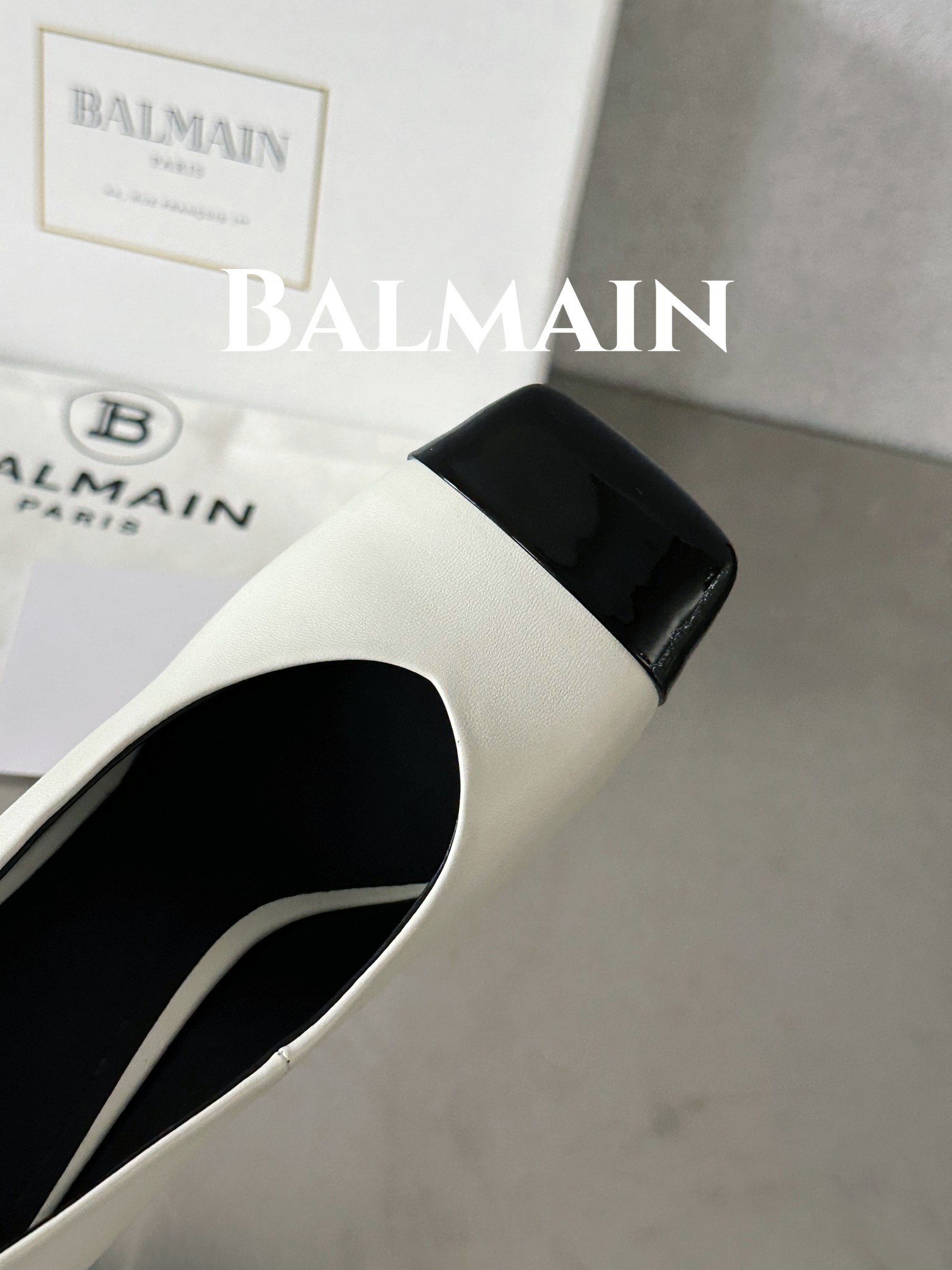 Balmain巴尔曼巴尔曼方头酒杯跟单鞋此款彩色皮革酒杯跟方头会标图案海外订购原版1:1完美复刻！历时三