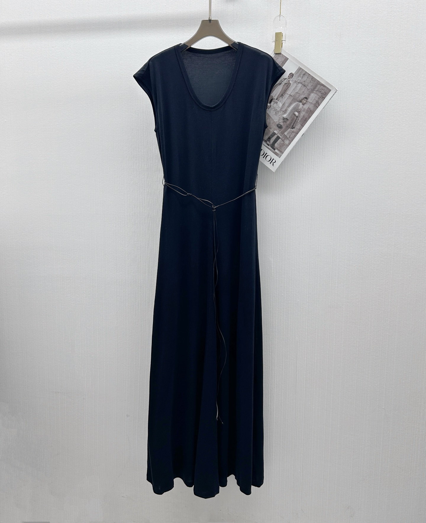 NO:330323,Original single ruthless women's clothing, packaged 25 summer new style, round neck sleeveless vest skirt, round neck sleeveless straight style, cool goddess style, full of body shape, paired with belt, very high-end, full of elegant fashion style, good-looking, single wear or base wear, SML, skirts, alexander wang19860909原单狠货女装 配包装25夏季新款 圆领无袖背心裙 圆领无袖直筒版型 高冷的女神范 显身材的效果满分 搭配腰带, 非常高级感 满满优雅时装范儿 单穿或者搭配打底穿都好看 码数SML,,skirts,alexander wang,Women's clothing