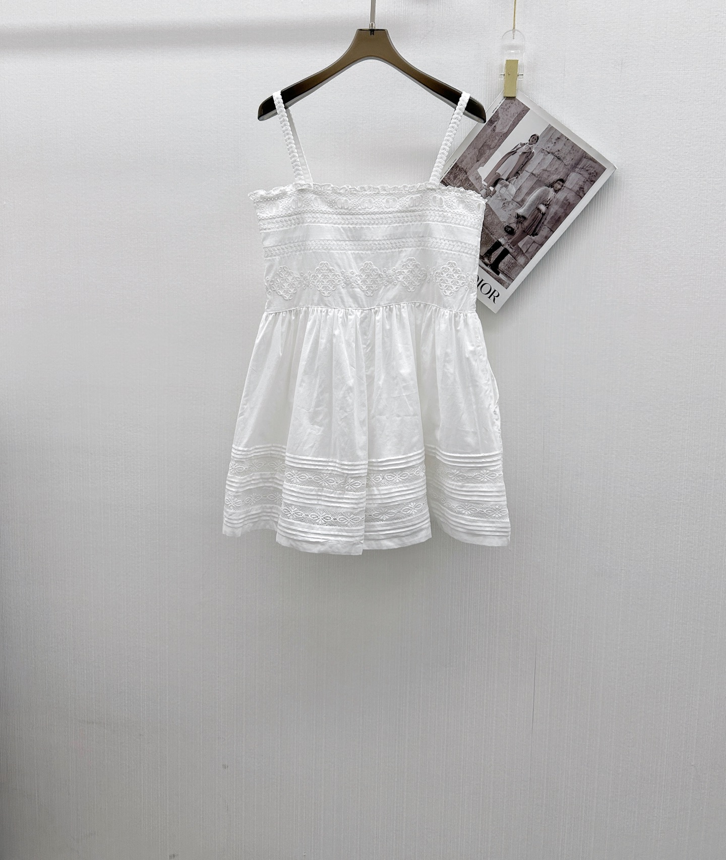 Unique Women’s Suit Package with 25-Year History, Sweet Embroidered Details, Leather Accents, Fusion Elements. - 图片 5