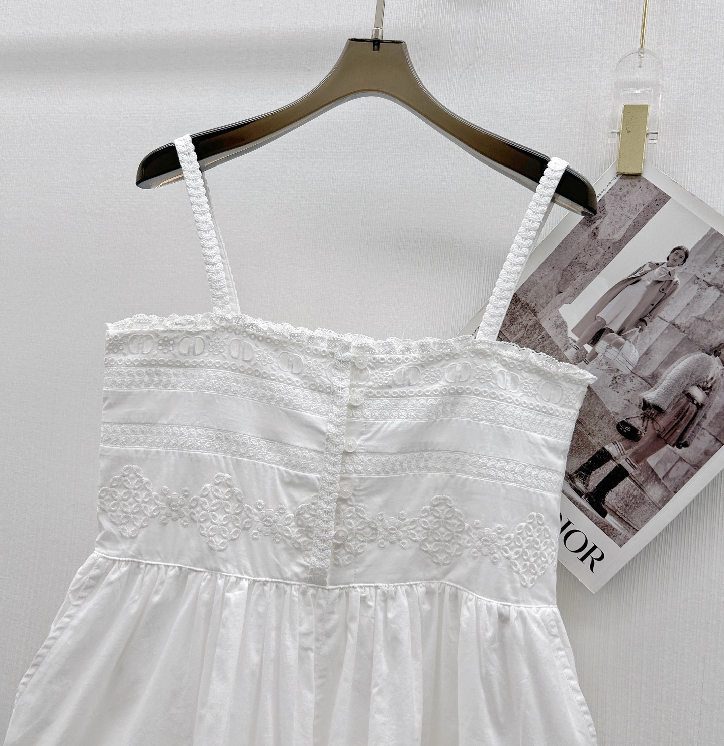 Unique Women’s Suit Package with 25-Year History, Sweet Embroidered Details, Leather Accents, Fusion Elements. - 图片 2