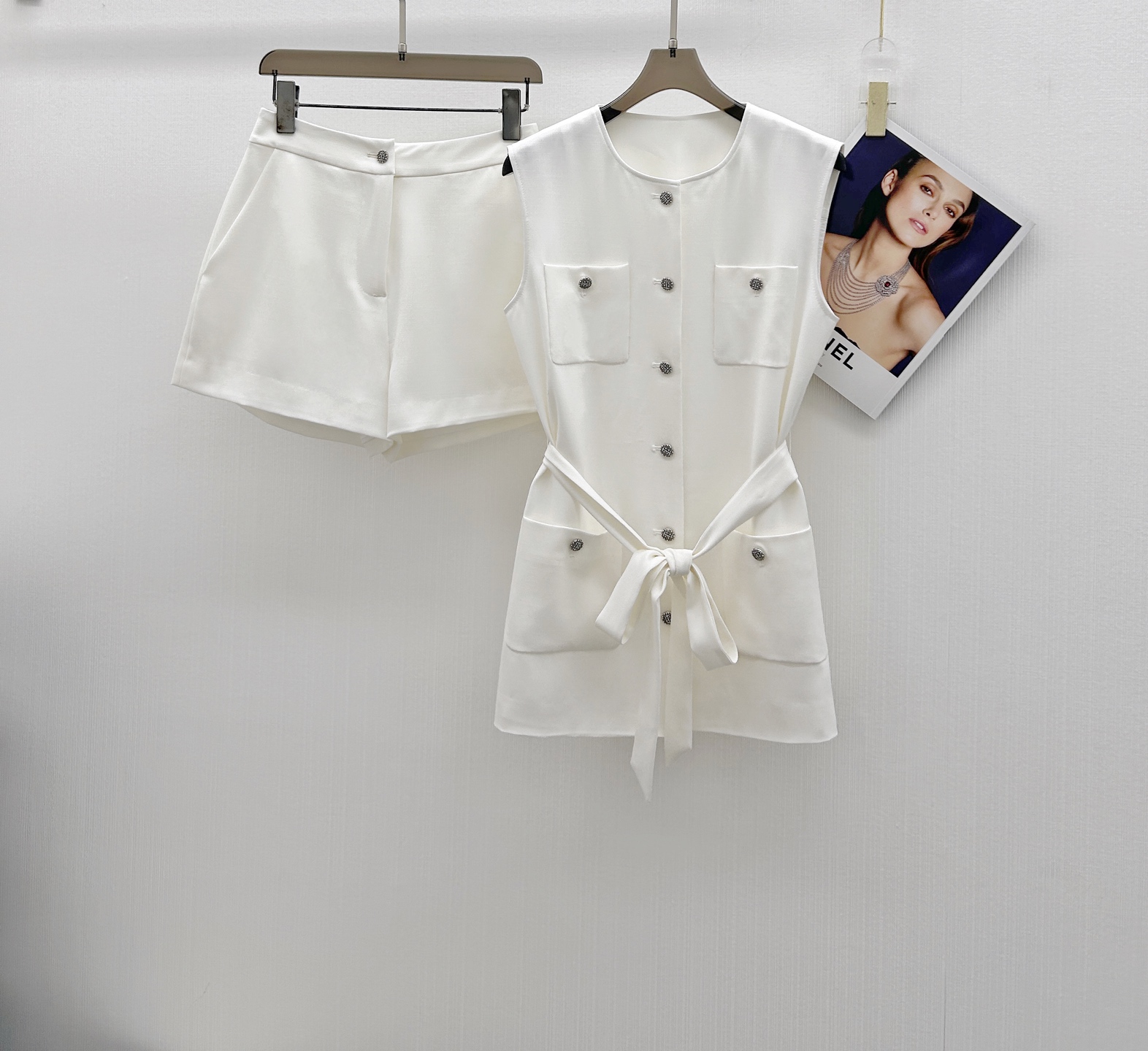 NO:435331,SS new style suit Xiaoxiang style vest vest top high waist trousers Two-piece suit The upper body looks fashionable brand Imported customized fabric Three-dimensional and comfortable, a set of upper body shows the body proportions 2 colors 3 size SML, alexander wang19860909SS 新款 套装 小香风背心马甲上衣高腰长裤 两件套套装 上身超显时尚大牌 进口定制面料 立体舒适,一套上身超显身材比例 2色3码SML,,alexander wang,Women's clothing