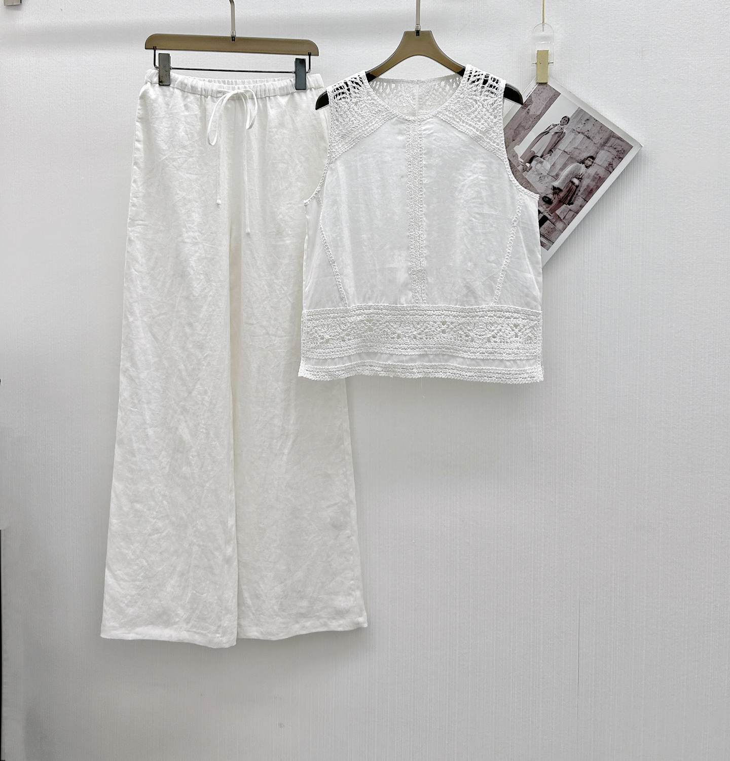 NO:434054,Top P, m New style of pants, sleeveless top trousers, two-piece set, made of linen material, positioned embroidery, super heavy industry exquisite hollow embroidery with texture of sesame material, so beautiful, a very elegant item. A must-have for vacation travel, SML, alexander wang19860909上衣P,m 裤子新款 无袖上衣长裤 两件套,由亚麻材质制成定位刺绣 超级重工的工艺精致的镂空刺绣配上麻料的质感 太美腻了 很有气质的一款单品. 度假旅游必备码数SML,,alexander wang,Women's clothing