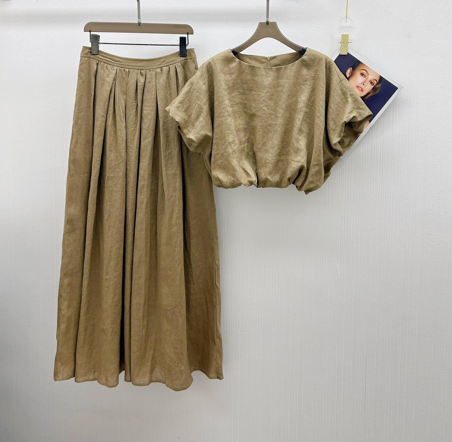 Exclusive Classic Round-Trip Female Suit: P966 – Stylish, Sophisticated, One-Size-Fits-All Quality