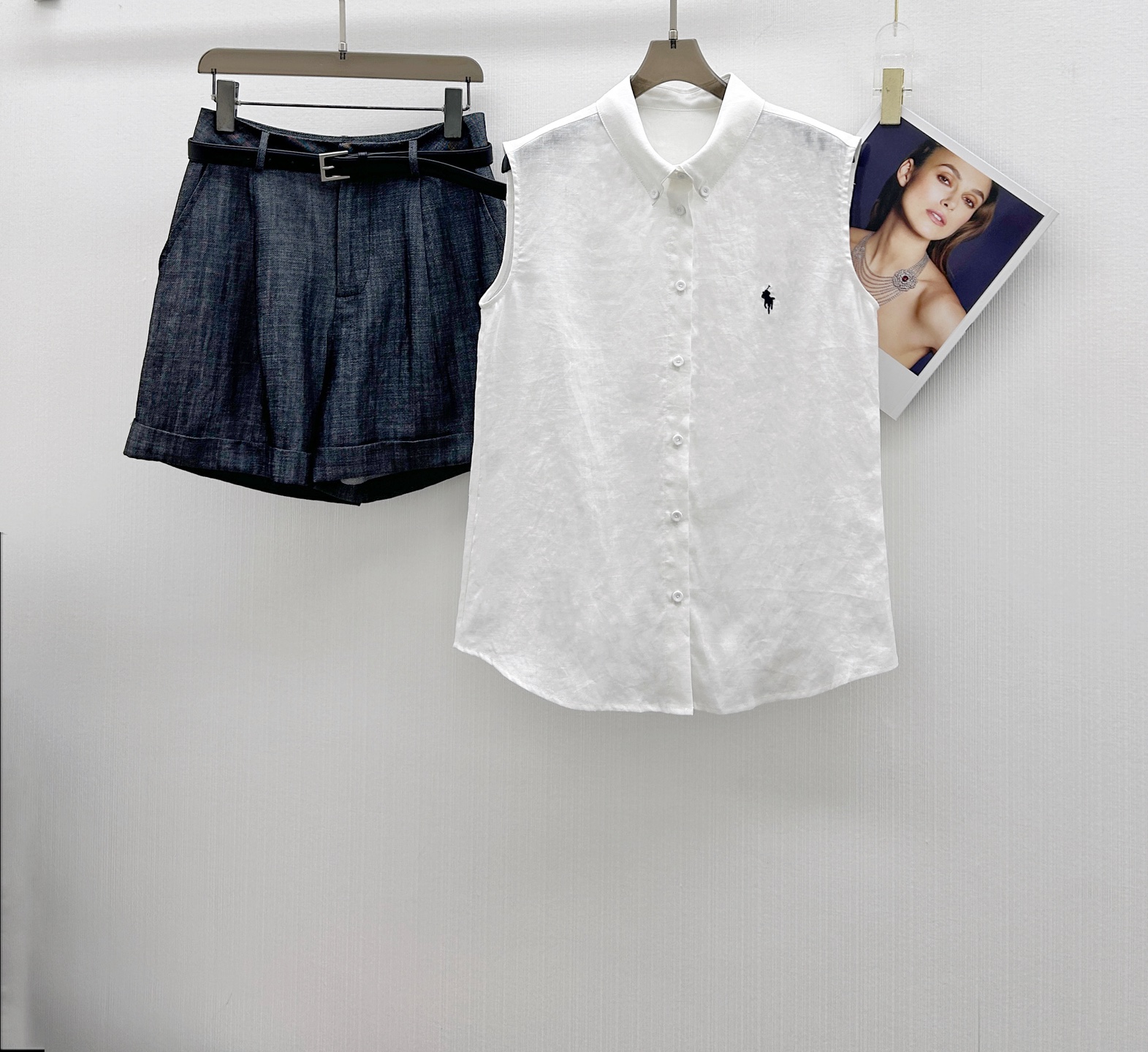 NO:435308,Tops and pants are highly recommended for new styles. Sleeveless lapel tops and shorts two-piece set, linen fabric, essential for summer outfits, fresh and literary style, fashionable and casual, temperamental women must enter, workmanship depends on details (can be matched separately) 3 colors SML, shorts, alexander wang19860909上衣 裤子强烈推荐新款 无袖翻领上衣短裤两件套, 亚麻面料,夏季穿搭必备 , 小清新文艺范儿 时尚休闲 气质女人必入 做工看细节（可分开搭配）3色 SML,,shorts,alexander wang,Women's clothing