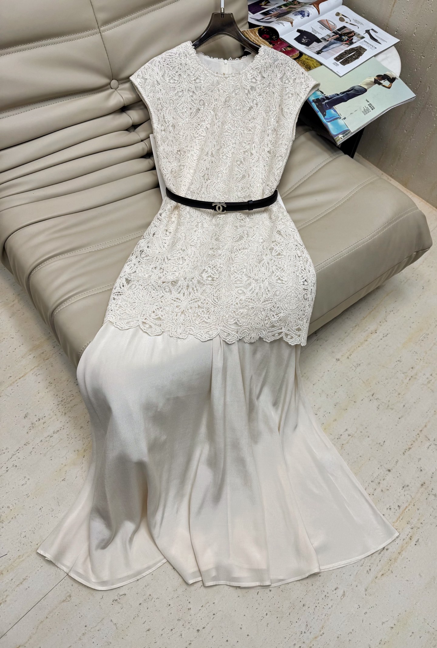 NO:434437,Hot 25ss new style, sleeveless fake two-piece embroidered dress, round neck flying sleeve design, temperament brand, upper body embroidery design splicing hem, fake two-piece visual effect is very outstanding, natural waist-hugging skirt, slimming match, fake two-piece design is fashionable and elegant. Monochrome code SML, skirts, alexander wang19860909爆款 25ss新款 无袖假两件绣花连衣裙,圆领飞袖设计,气质大牌,上半身绣花设计拼接下摆,假两件视觉效果非常出彩自然收腰裙型,显瘦搭配,假两件设计穿着时尚大方.单色码数SML,,skirts,alexander wang,Women's clothing