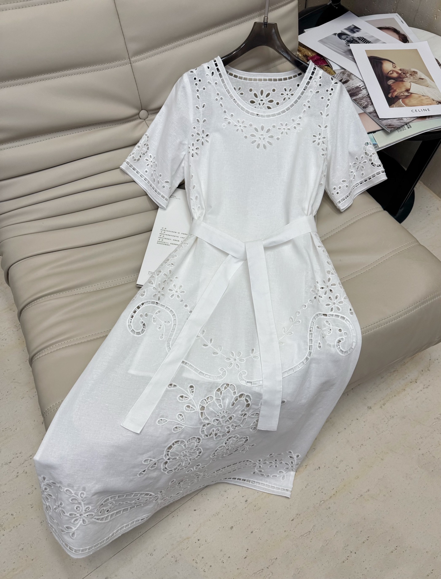 NO:439094,2025 new French detachable belt hollow embroidered short sleeve mid-length dress, the overall upper body is exquisite and atmospheric, heavy industry style, minimalist outfit full of high-end feel, very good style, fat and thin, spot first release, black and white, SML, skirts, T-shirt, alexander wang198609092025新款法式可拆腰带镂空刺绣短袖中长款连衣裙 整体上身精致又显大气 重工款 极简穿搭高级感爆棚 版型也非常好 胖瘦都驾驭 现货首发 黑色 白色 码数SML,,skirts,T-shirt,alexander wang,Women's clothing